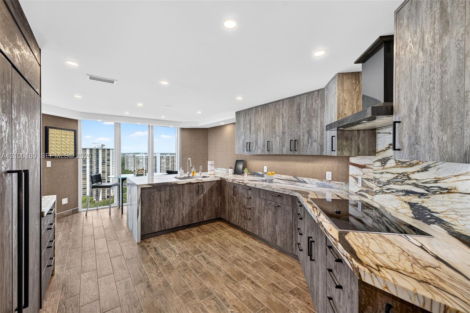 See details 2409-2410 4 / 4 4484 sq. ft. $ 2026-10-03 0 Photo