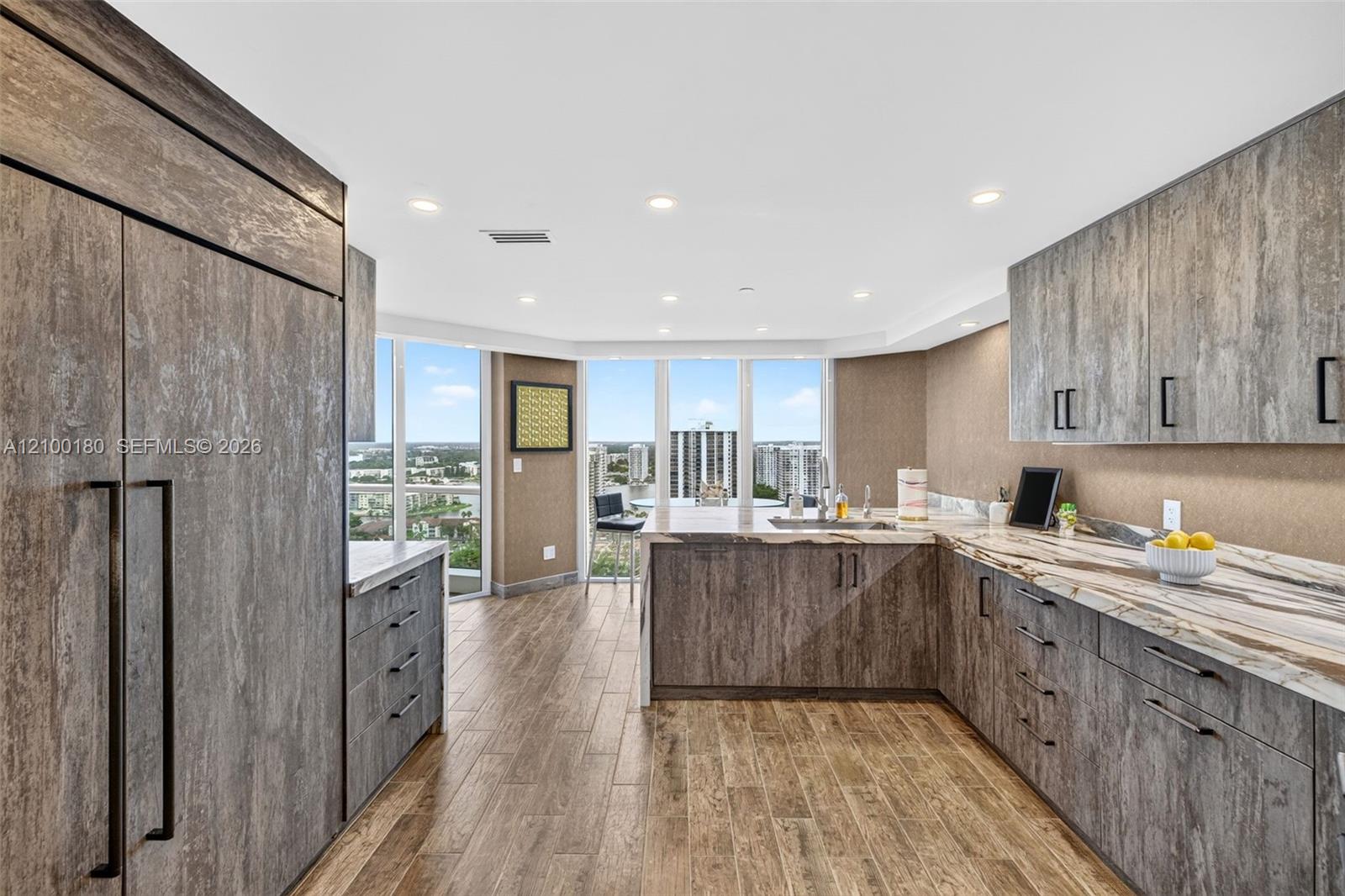 See details 2409-2410 4 / 4 4484 sq. ft. $ 2026-10-03 0 Photo