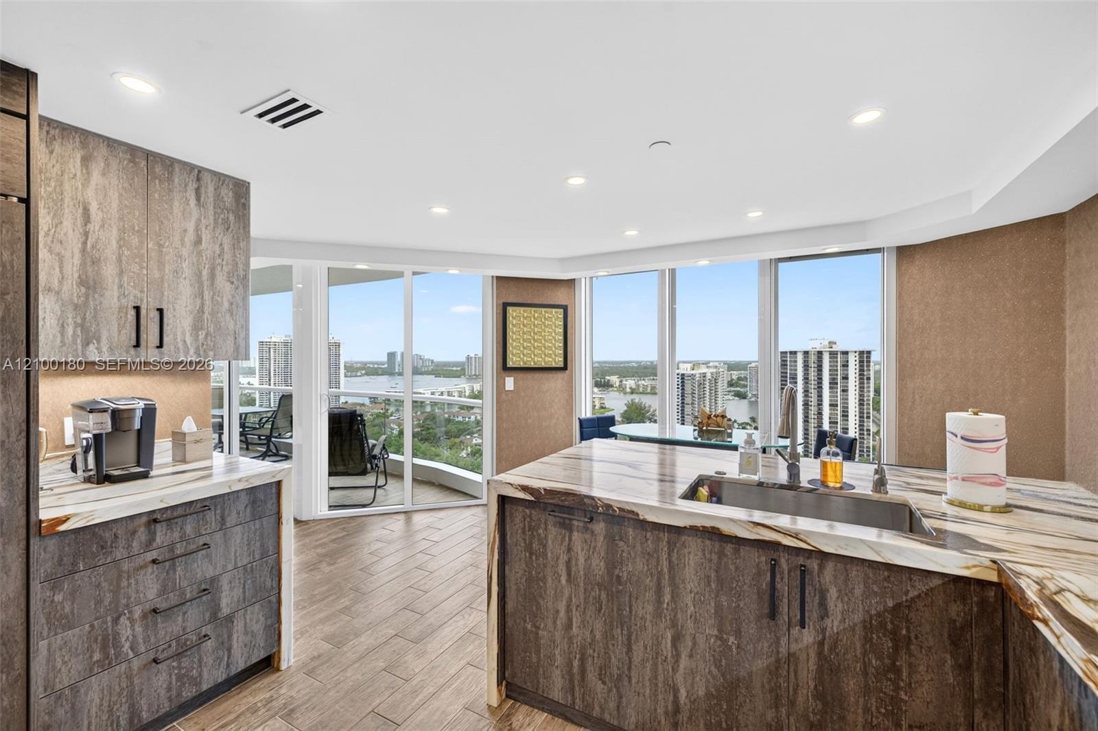 See details 2409-2410 4 / 4 4484 sq. ft. $ 2026-10-03 0 Photo