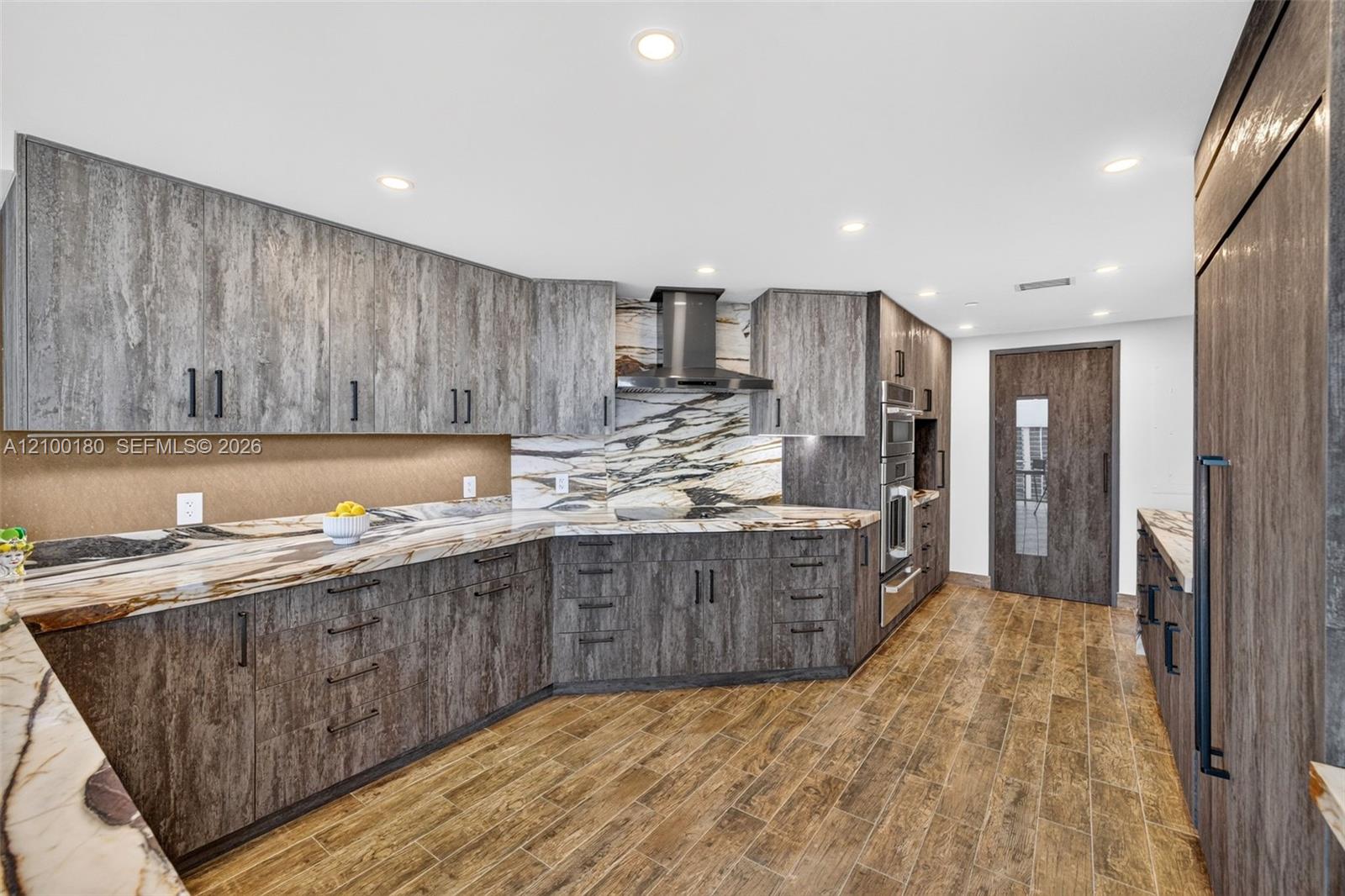 See details 2409-2410 4 / 4 4484 sq. ft. $ 2026-10-03 0 Photo