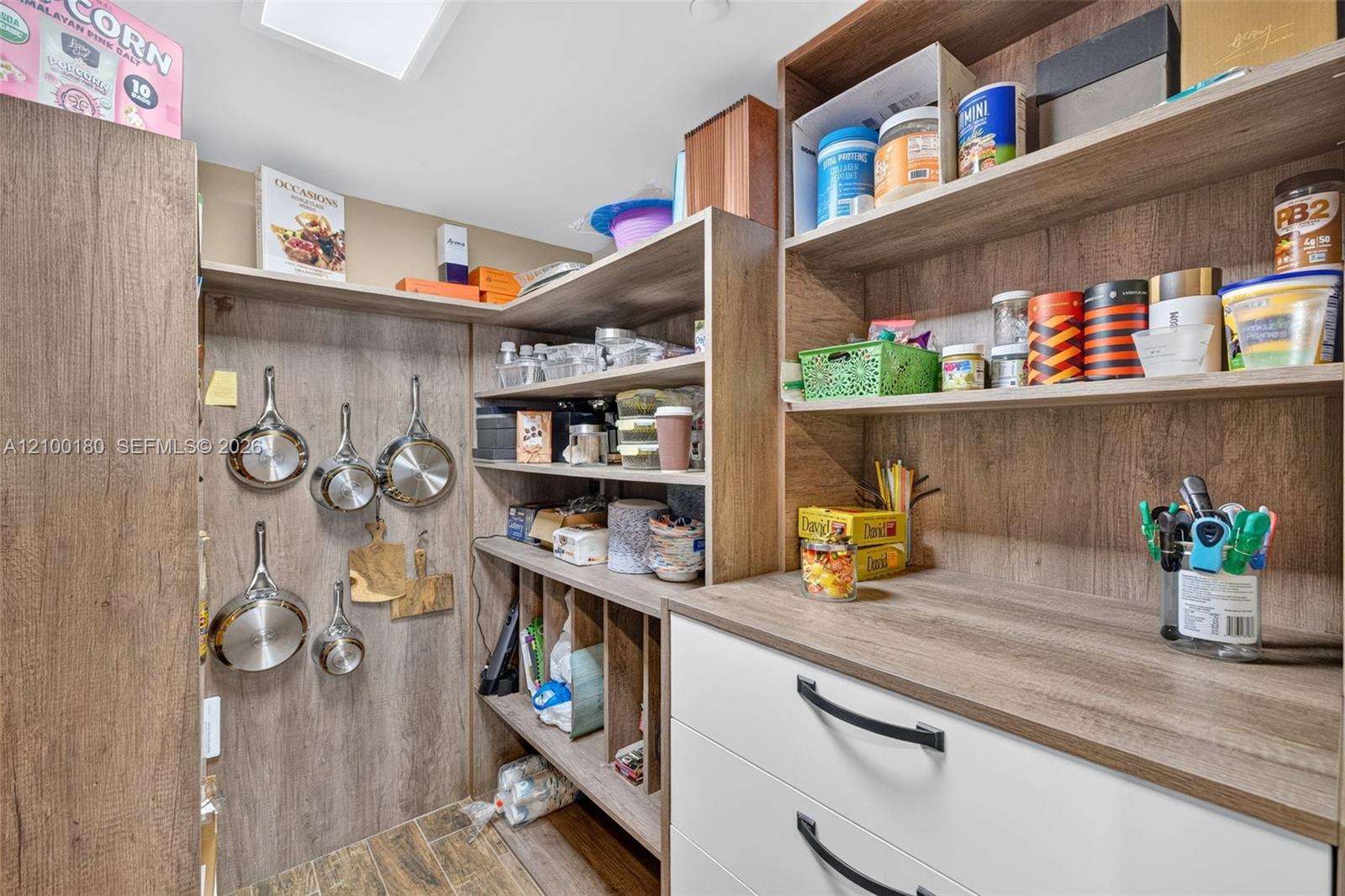 See details 2409-2410 4 / 4 4484 sq. ft. $ 2026-10-03 0 Photo