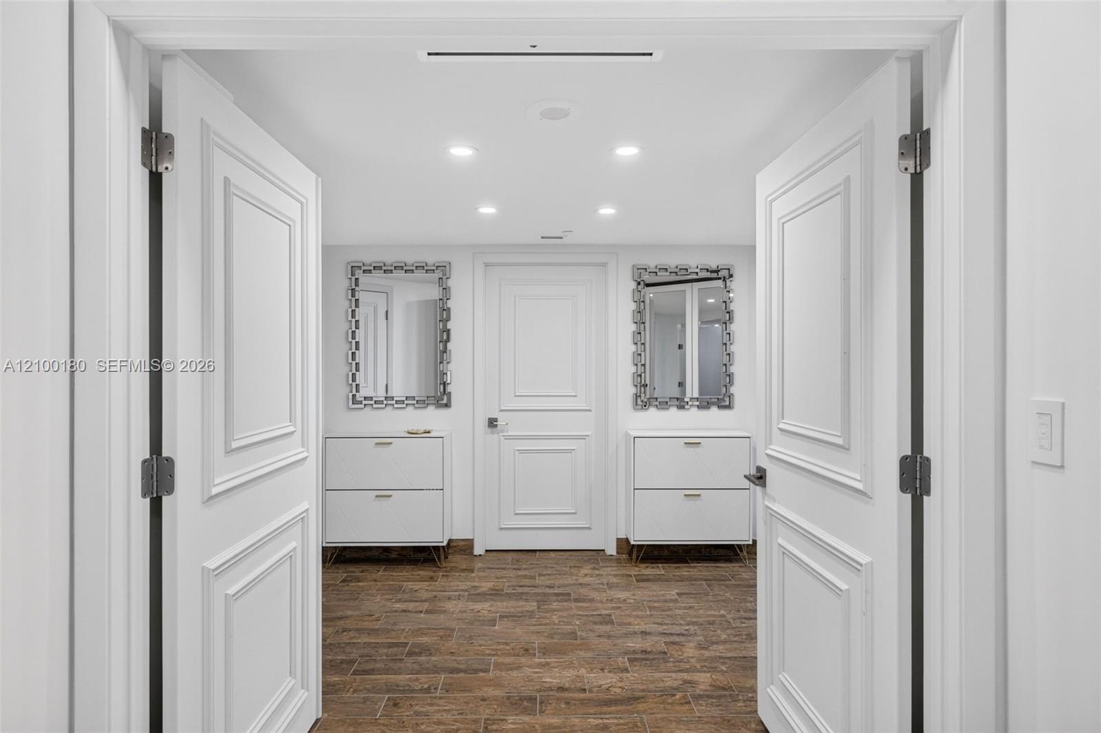See details 2409-2410 4 / 4 4484 sq. ft. $ 2026-10-03 0 Photo