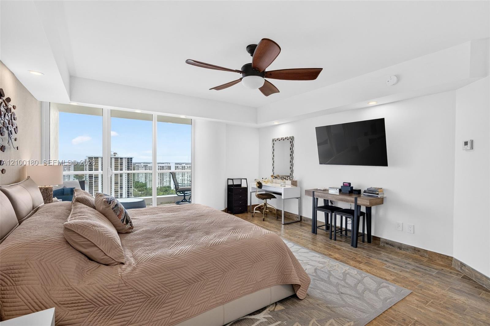 See details 2409-2410 4 / 4 4484 sq. ft. $ 2026-10-03 0 Photo