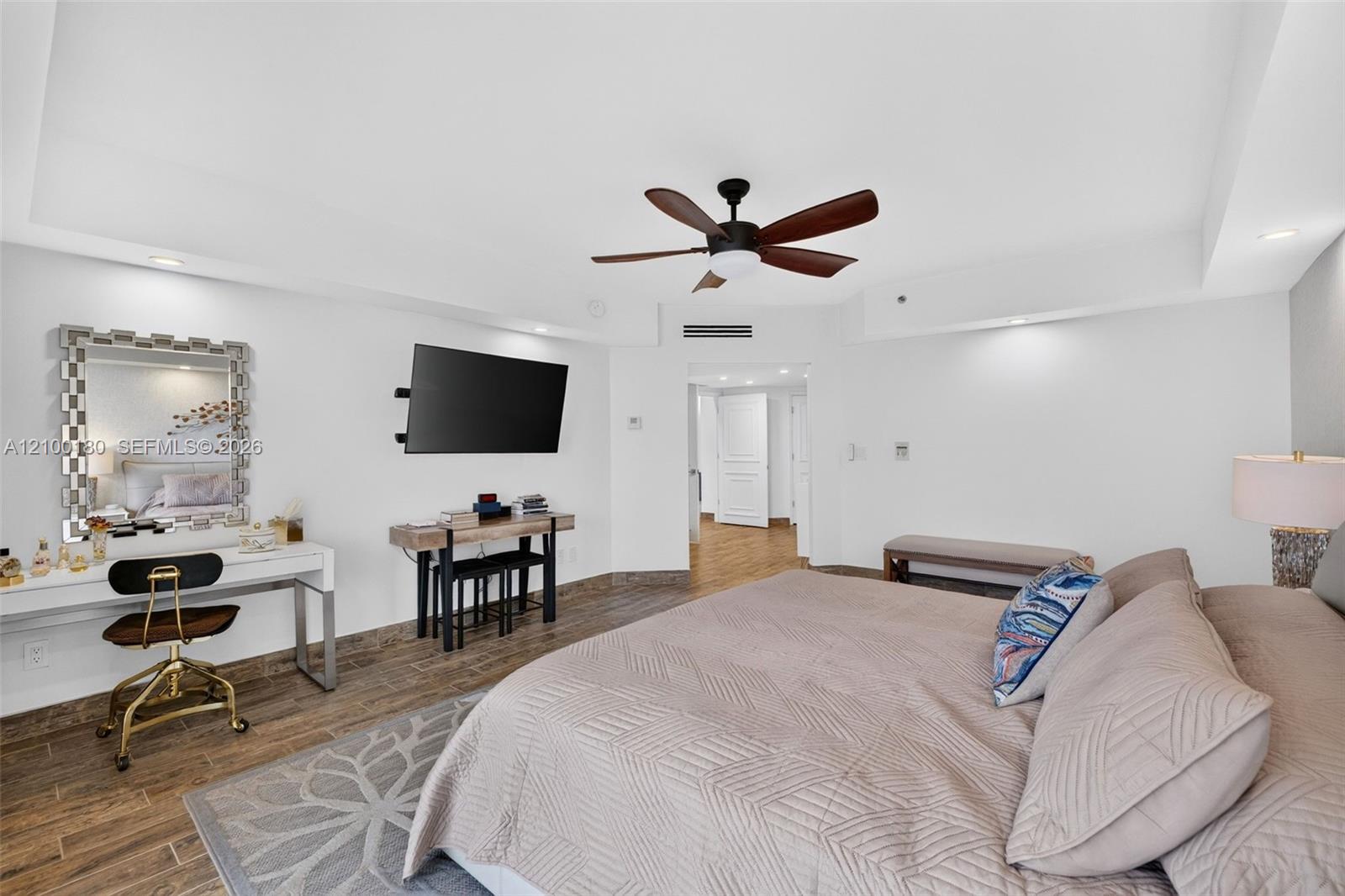 See details 2409-2410 4 / 4 4484 sq. ft. $ 2026-10-03 0 Photo