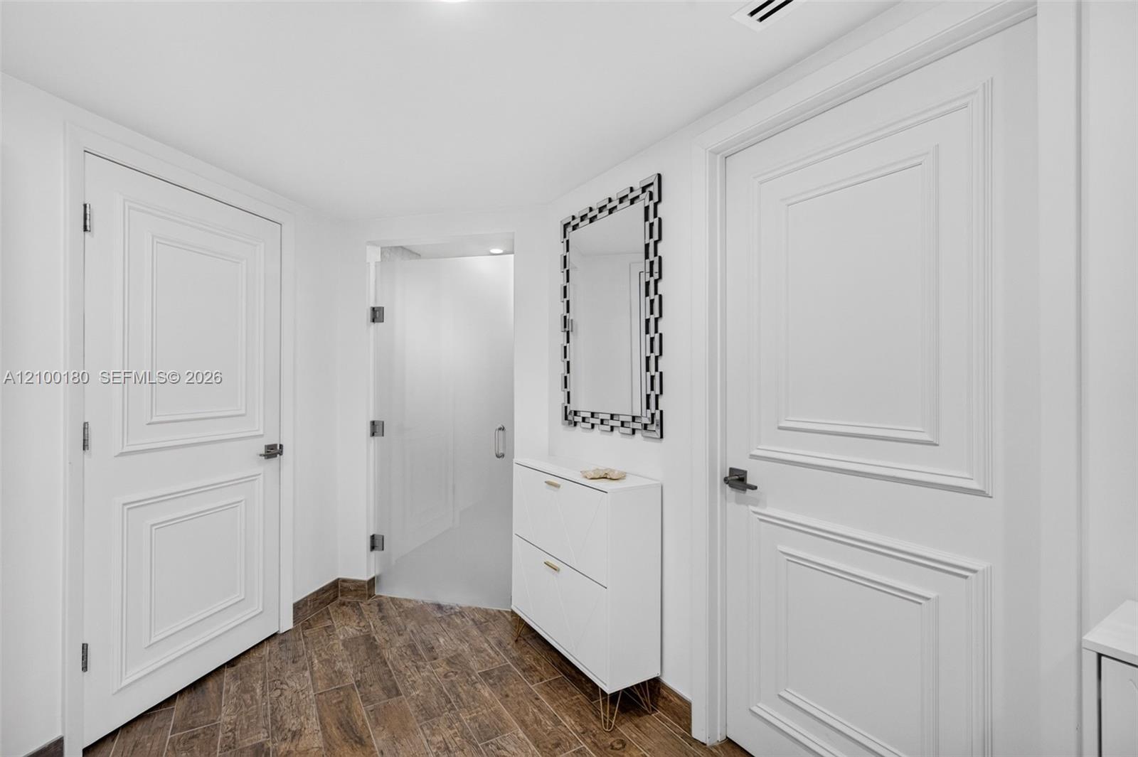 See details 2409-2410 4 / 4 4484 sq. ft. $ 2026-10-03 0 Photo