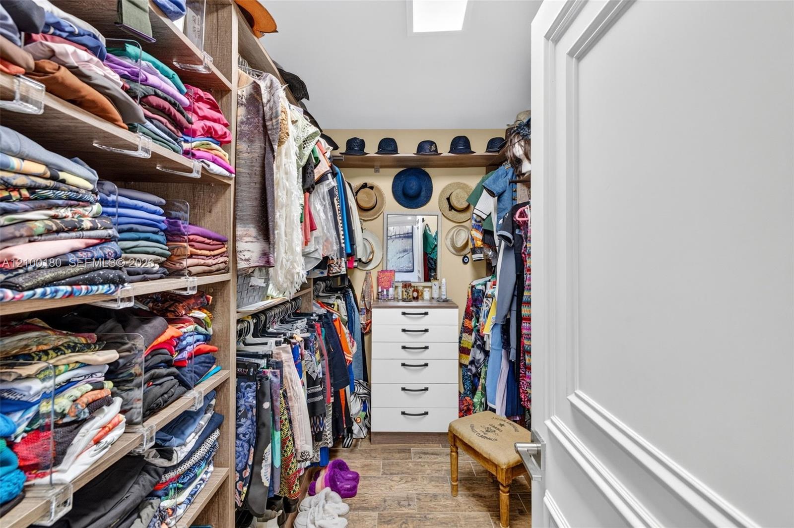 See details 2409-2410 4 / 4 4484 sq. ft. $ 2026-10-03 0 Photo