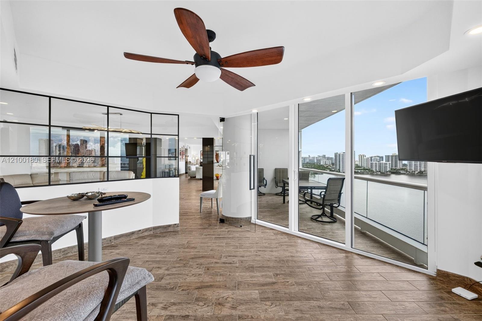 See details 2409-2410 4 / 4 4484 sq. ft. $ 2026-10-03 0 Photo