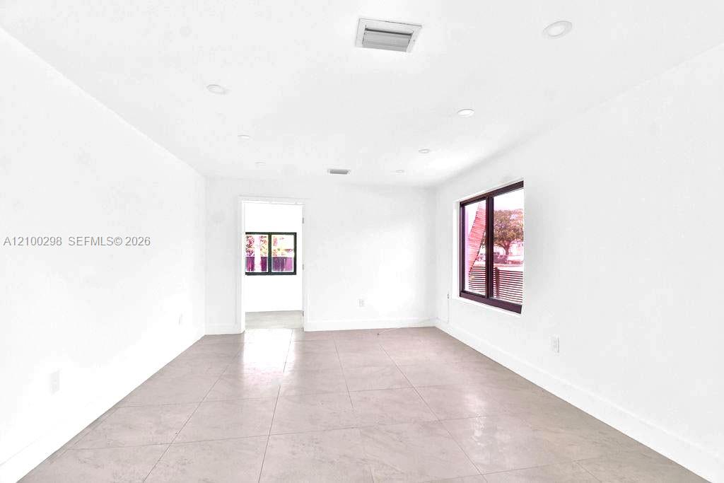 See details / 2195 sq. ft. $ 2026-10-04 0 Photo