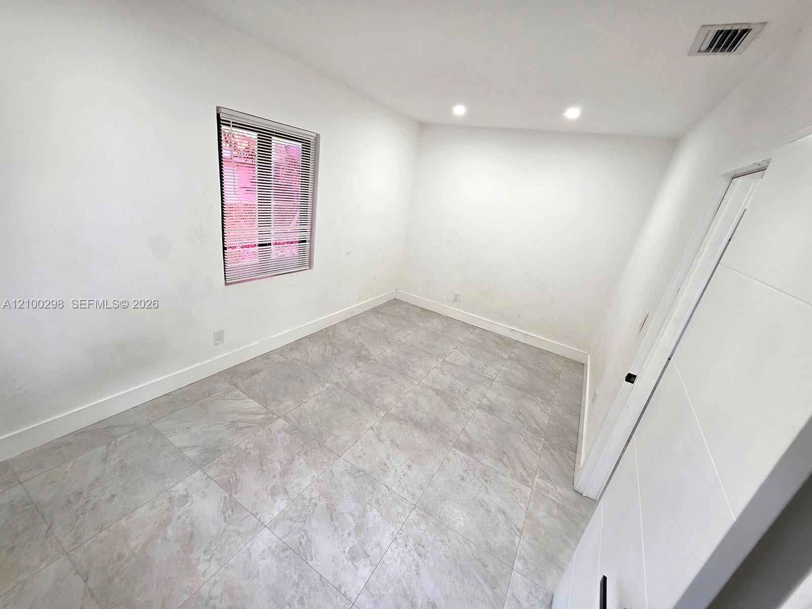 See details / 2195 sq. ft. $ 2026-10-04 0 Photo