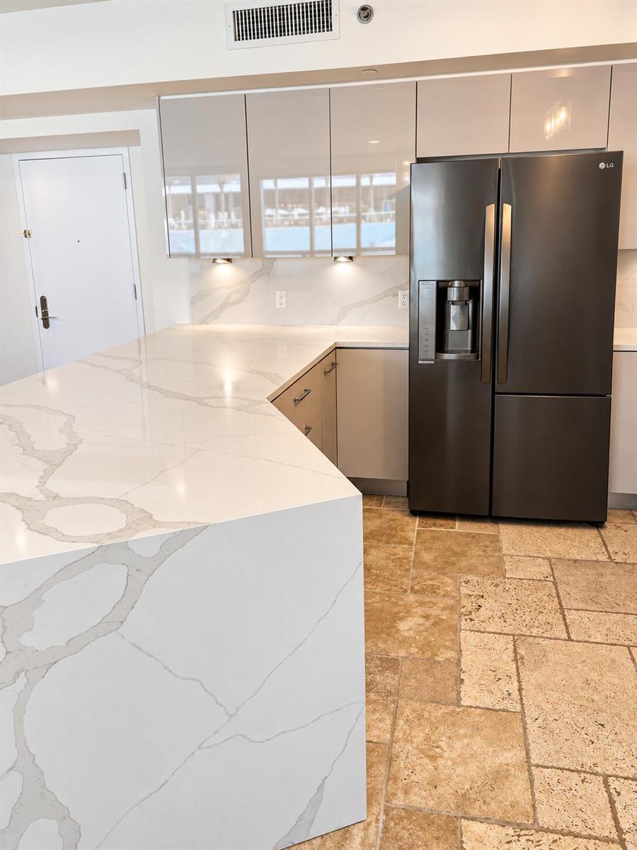 1210 2 / 2 1782 sq. ft. $ 2026-10-05 0 foto