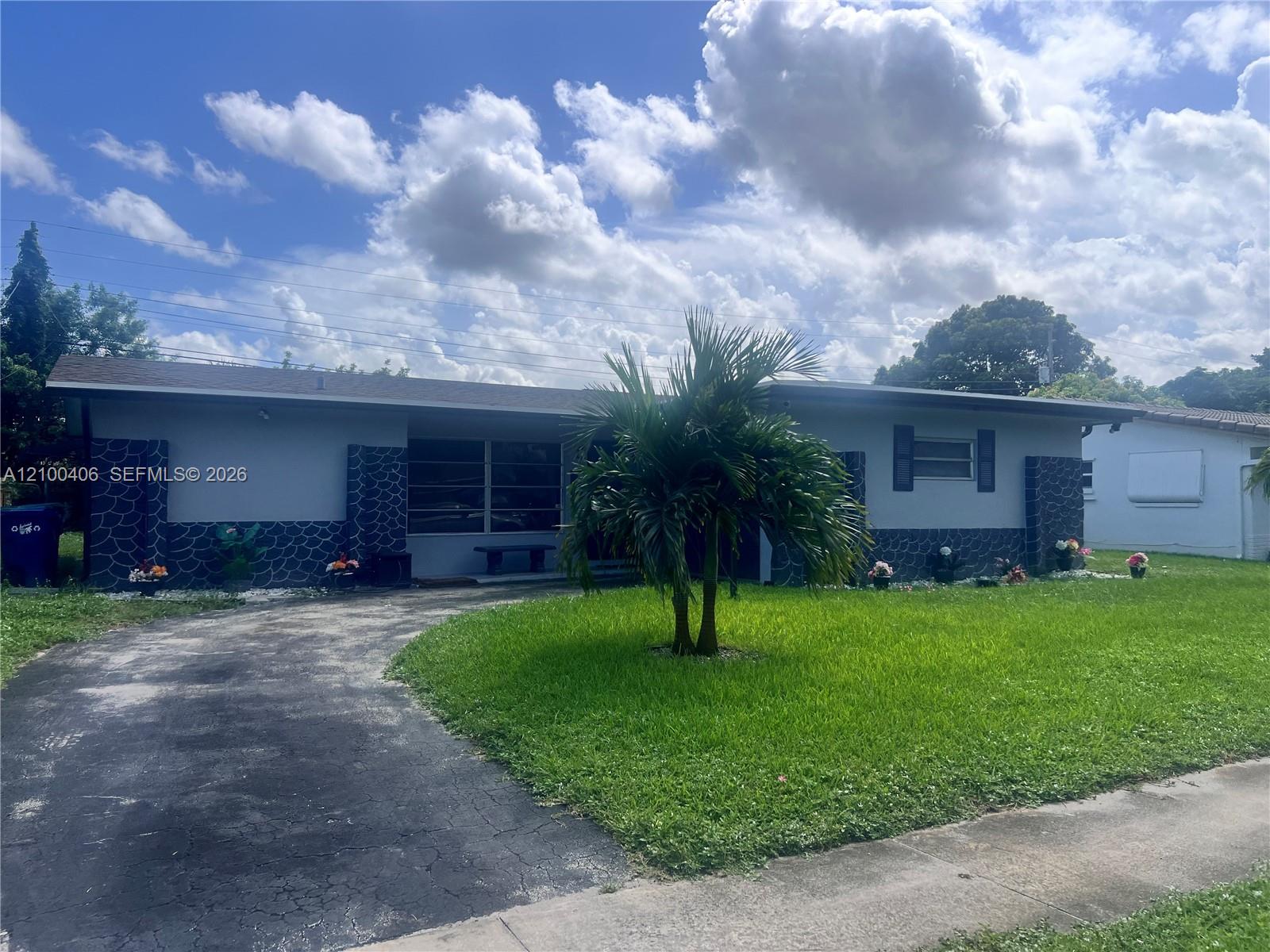 4420 2 / 2 1212 sq. ft. $ 2026-10-16 0 foto