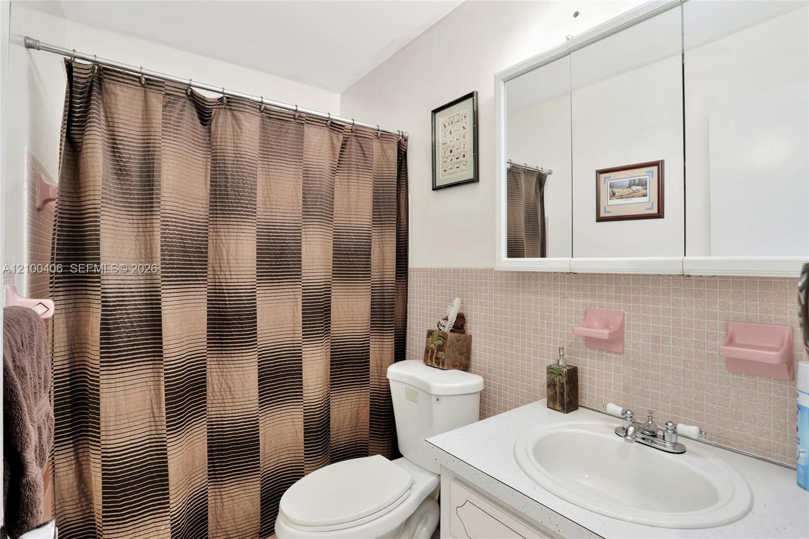 4420 2 / 2 1212 sq. ft. $ 2026-10-16 0 foto