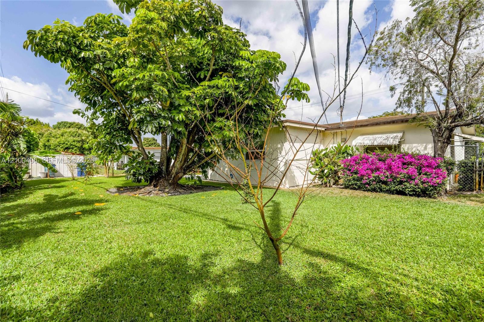 4420 2 / 2 1212 sq. ft. $ 2026-10-16 0 foto