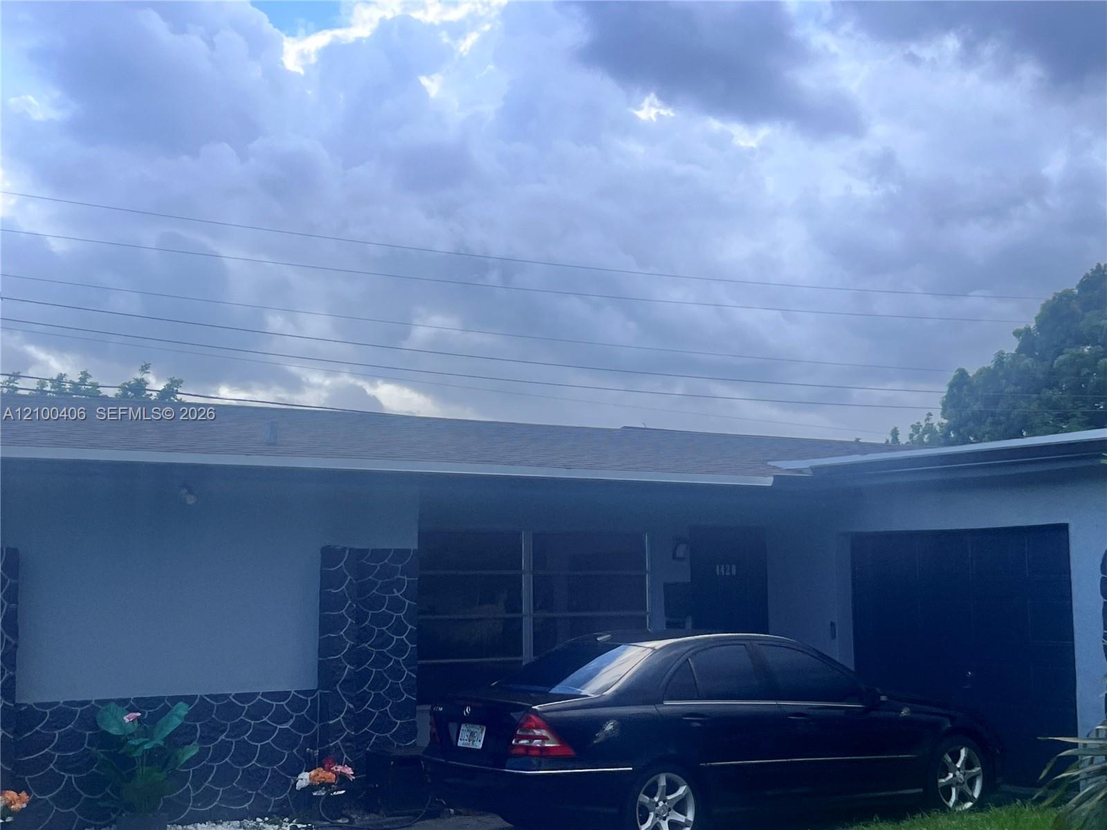 4420 2 / 2 1212 sq. ft. $ 2026-10-16 0 foto