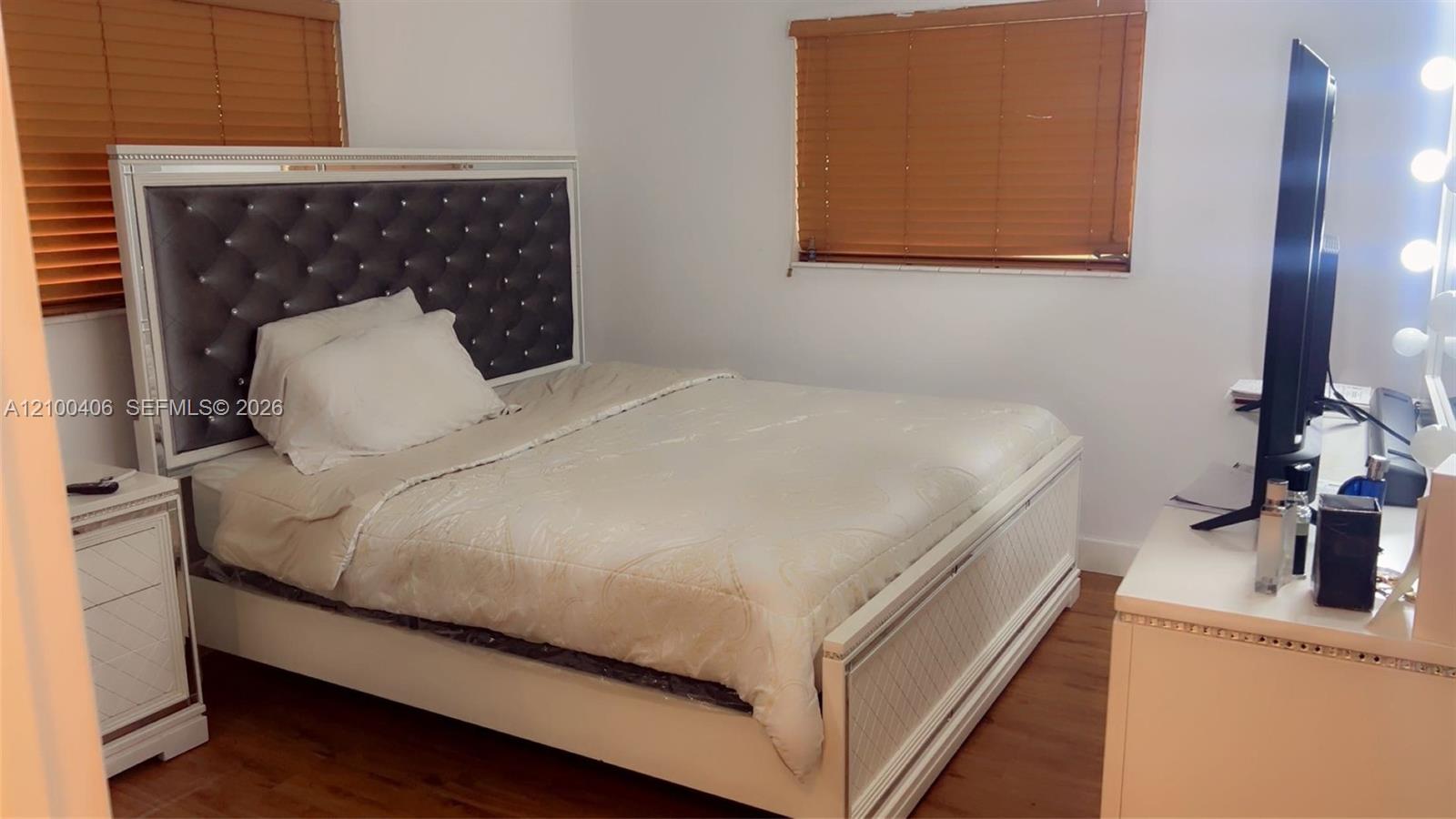 4420 2 / 2 1212 sq. ft. $ 2026-10-16 0 foto