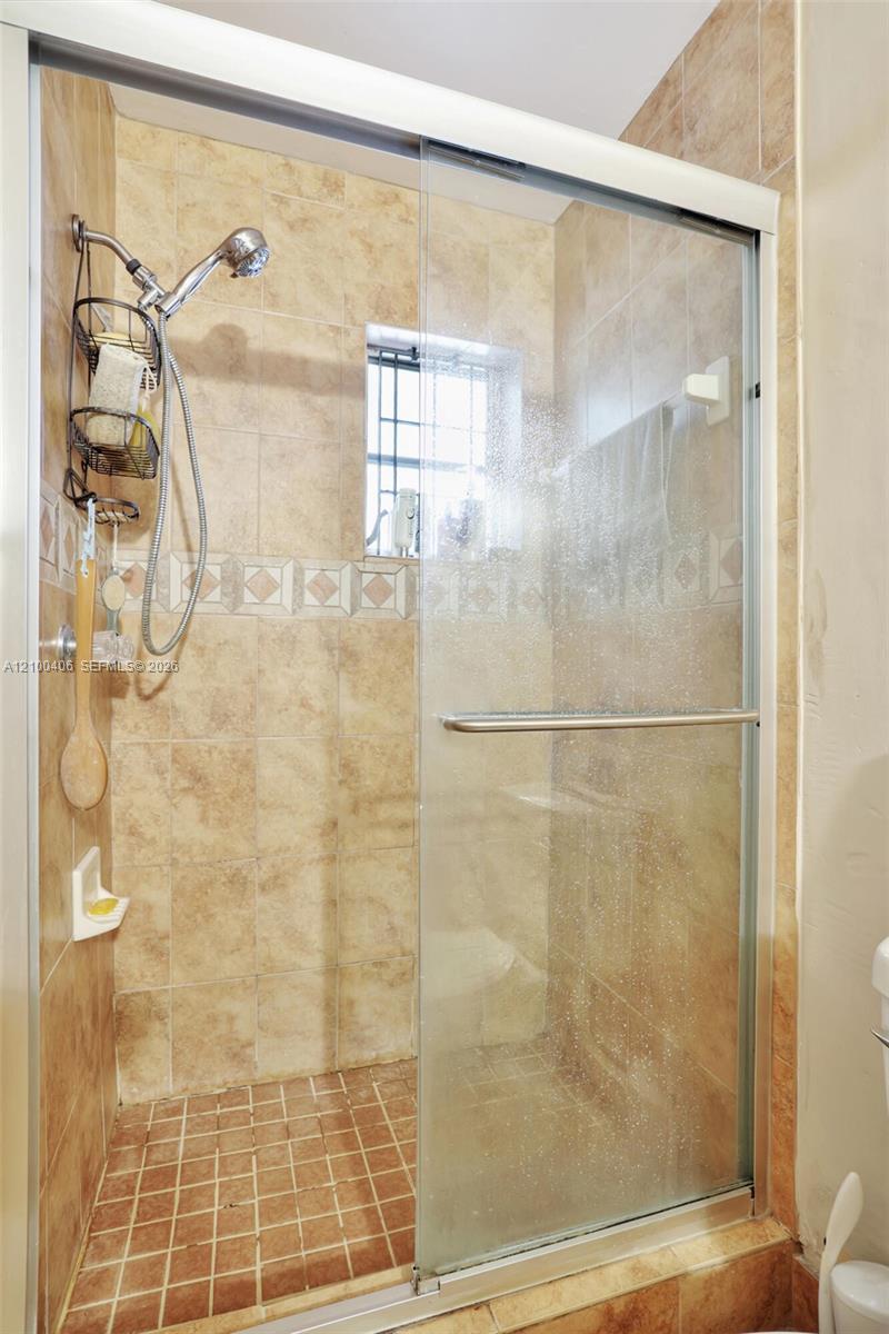 4420 2 / 2 1212 sq. ft. $ 2026-10-16 0 foto