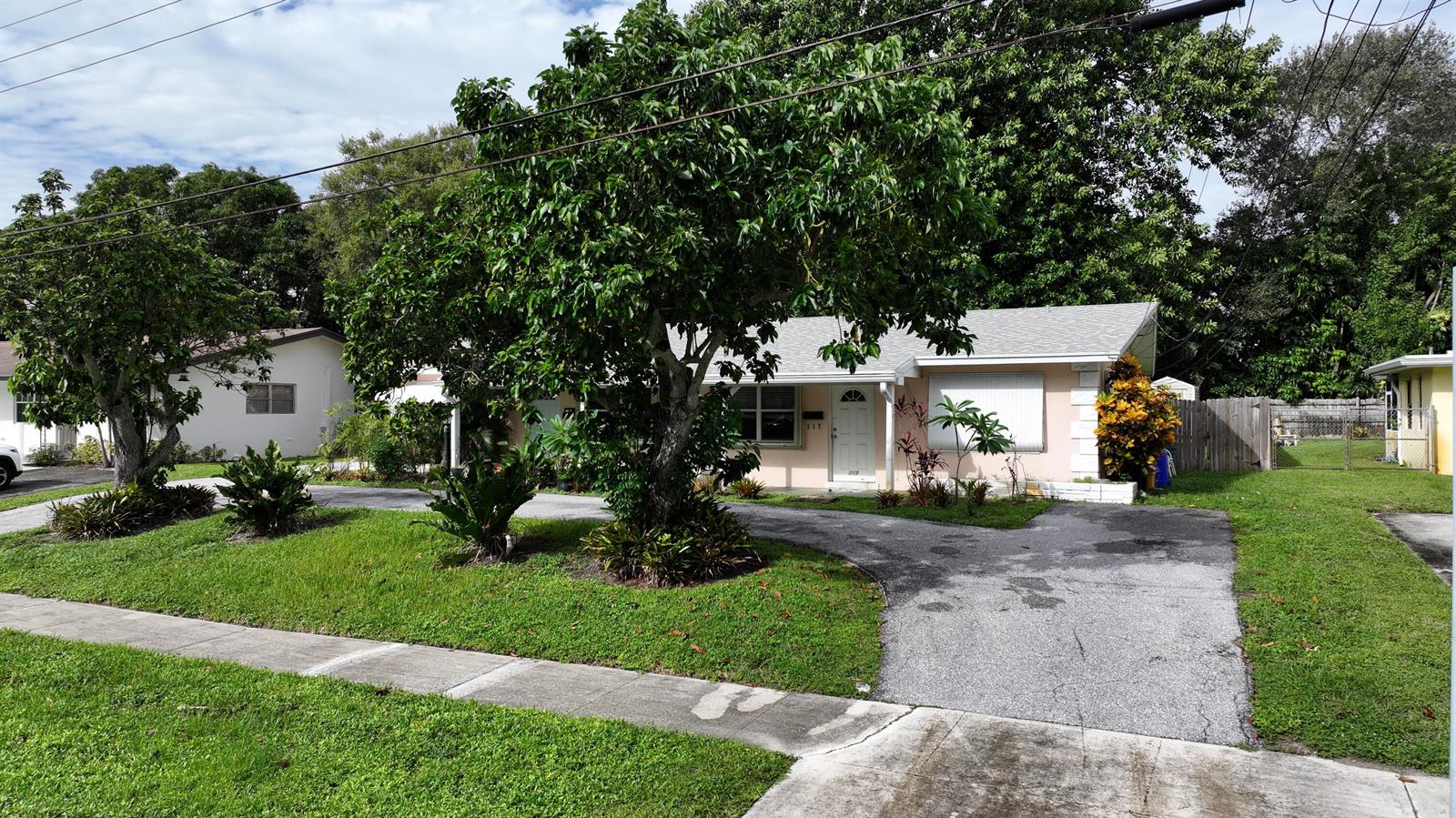 315/317  / 0 2084 sq. ft. $ 2026-10-05 0 foto