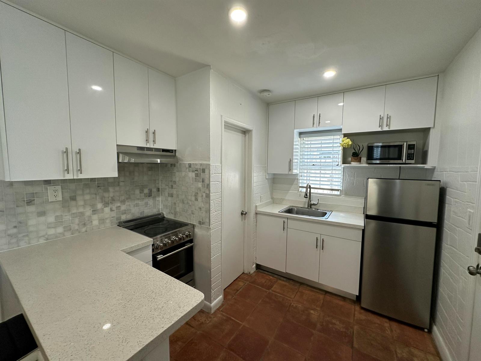   / 0 1007 sq. ft. $ 2026-10-06 0 foto