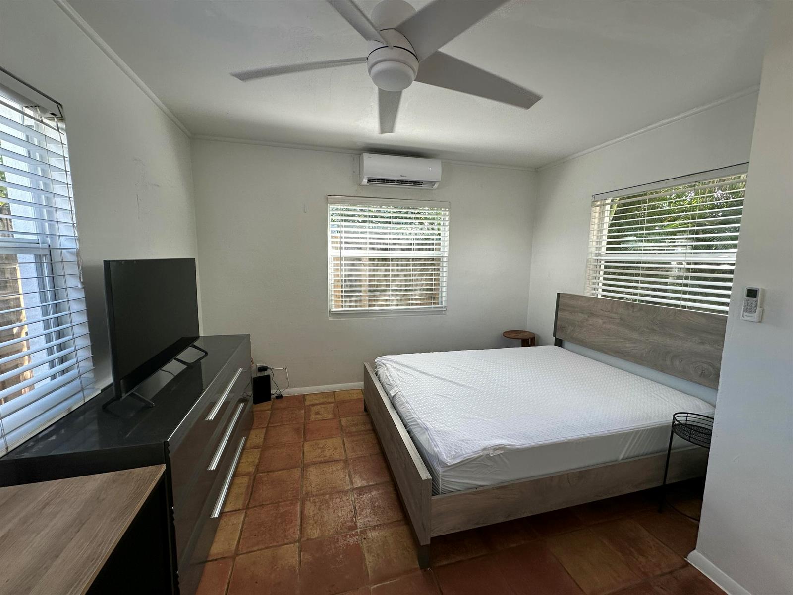   / 0 1007 sq. ft. $ 2026-10-06 0 foto