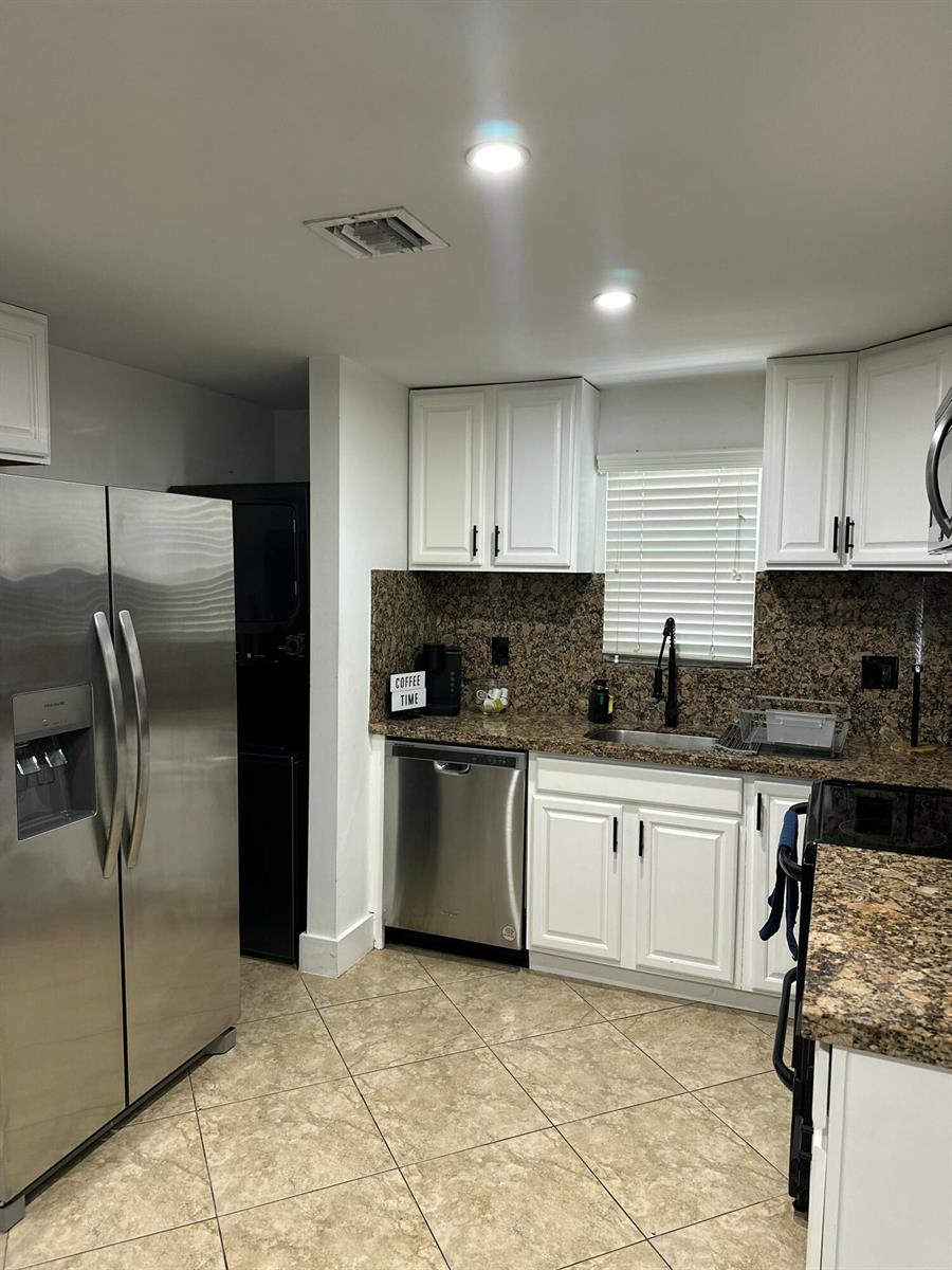   / 0 1007 sq. ft. $ 2026-10-06 0 foto