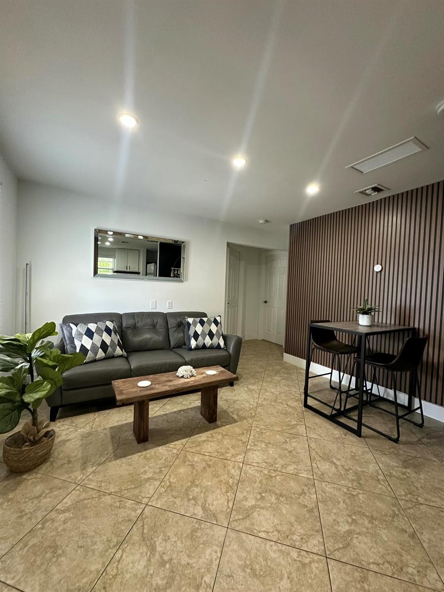   / 0 1007 sq. ft. $ 2026-10-06 0 foto