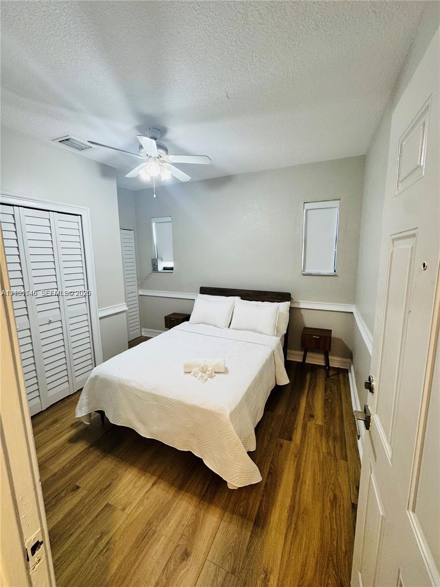   /   sq. ft. $ 2026-10-05 0 foto