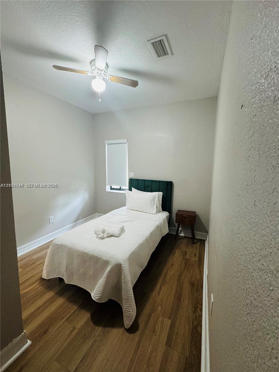   /   sq. ft. $ 2026-10-05 0 foto