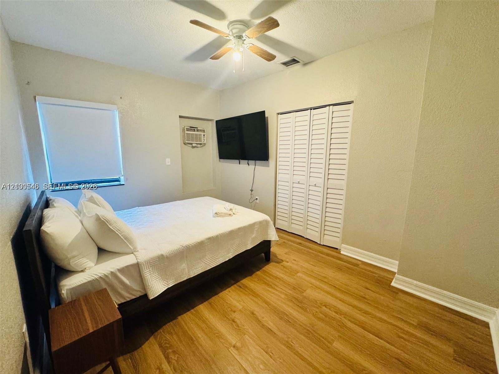   /   sq. ft. $ 2026-10-05 0 foto