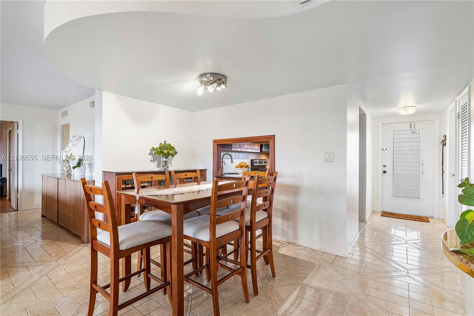 503-504 3 / 4 1550 sq. ft. $ 2026-10-05 0 Photo