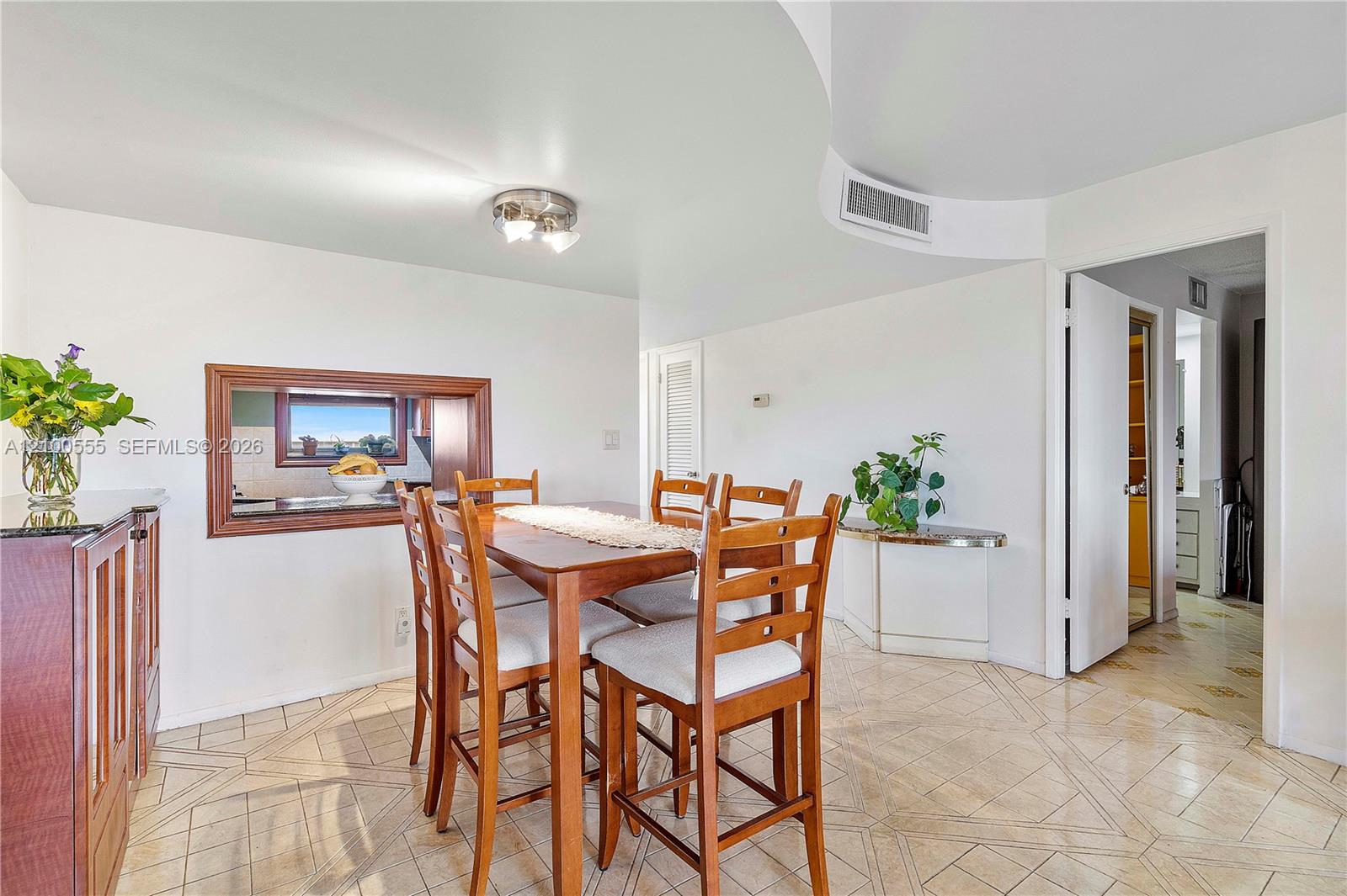 503-504 3 / 4 1550 sq. ft. $ 2026-10-05 0 Photo