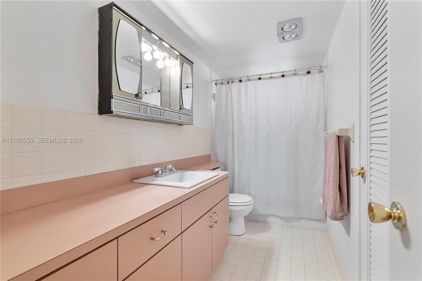 503-504 3 / 4 1550 sq. ft. $ 2026-10-05 0 Photo
