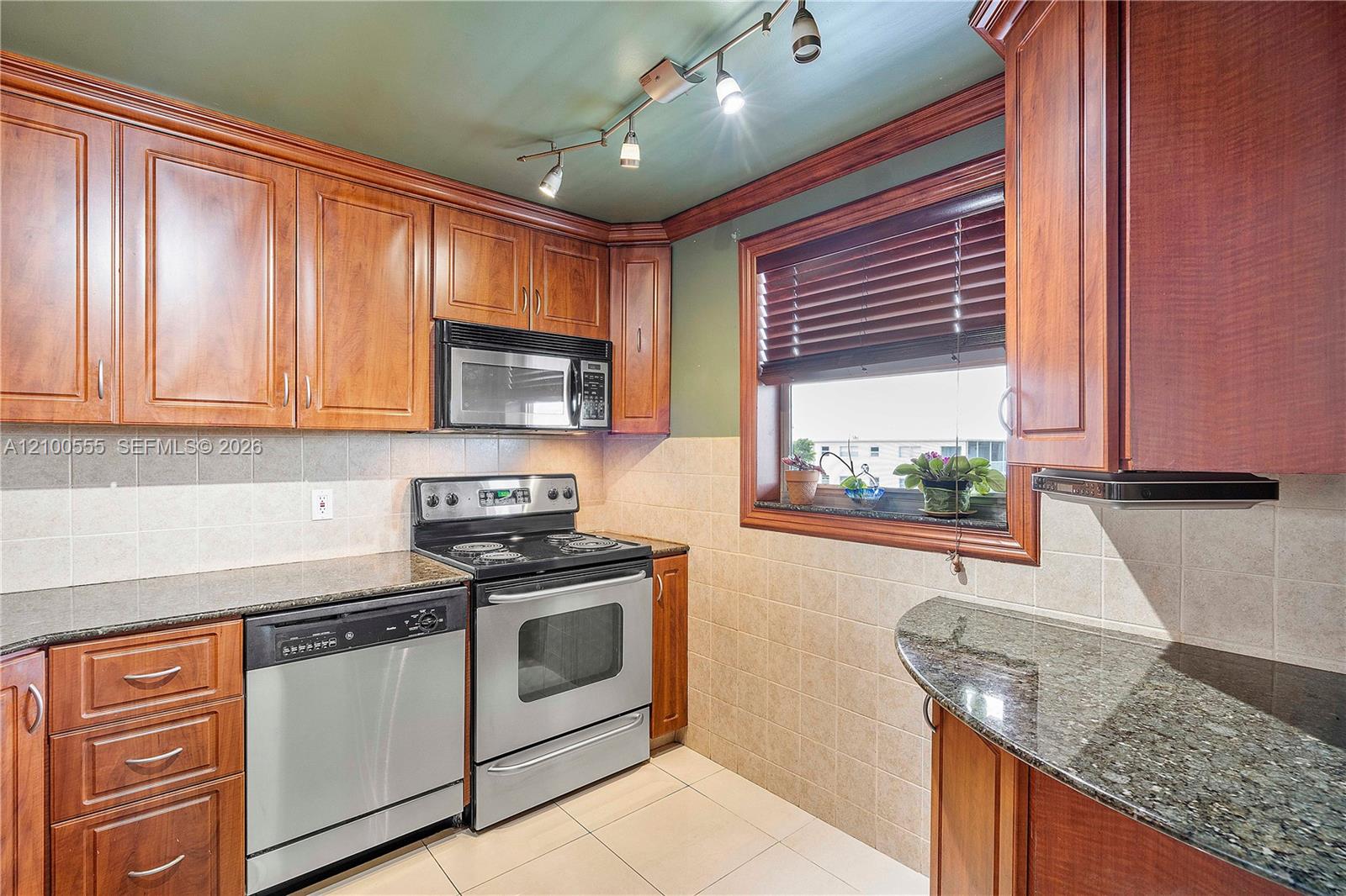 503-504 3 / 4 1550 sq. ft. $ 2026-10-05 0 Photo