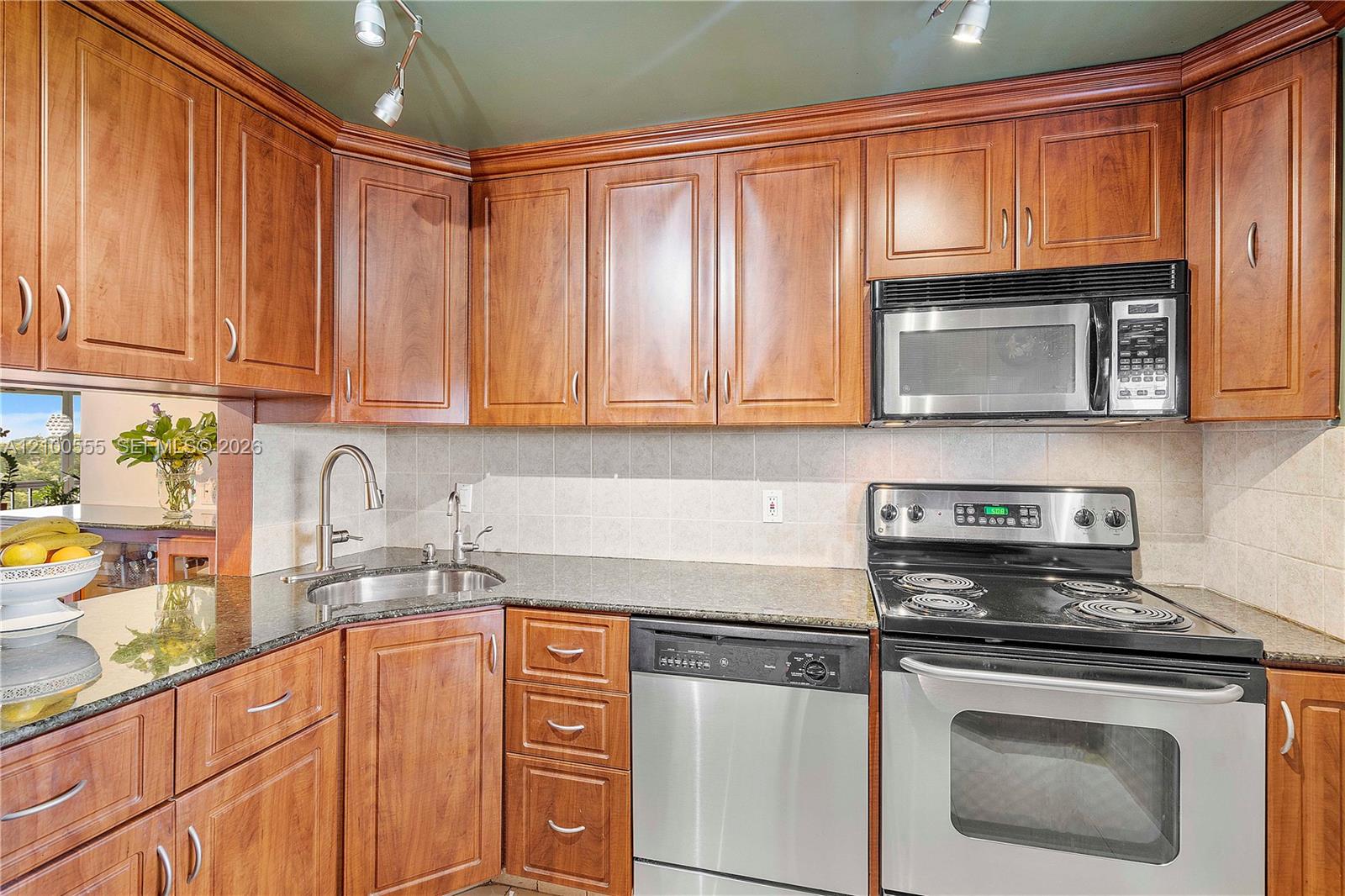 503-504 3 / 4 1550 sq. ft. $ 2026-10-05 0 Photo