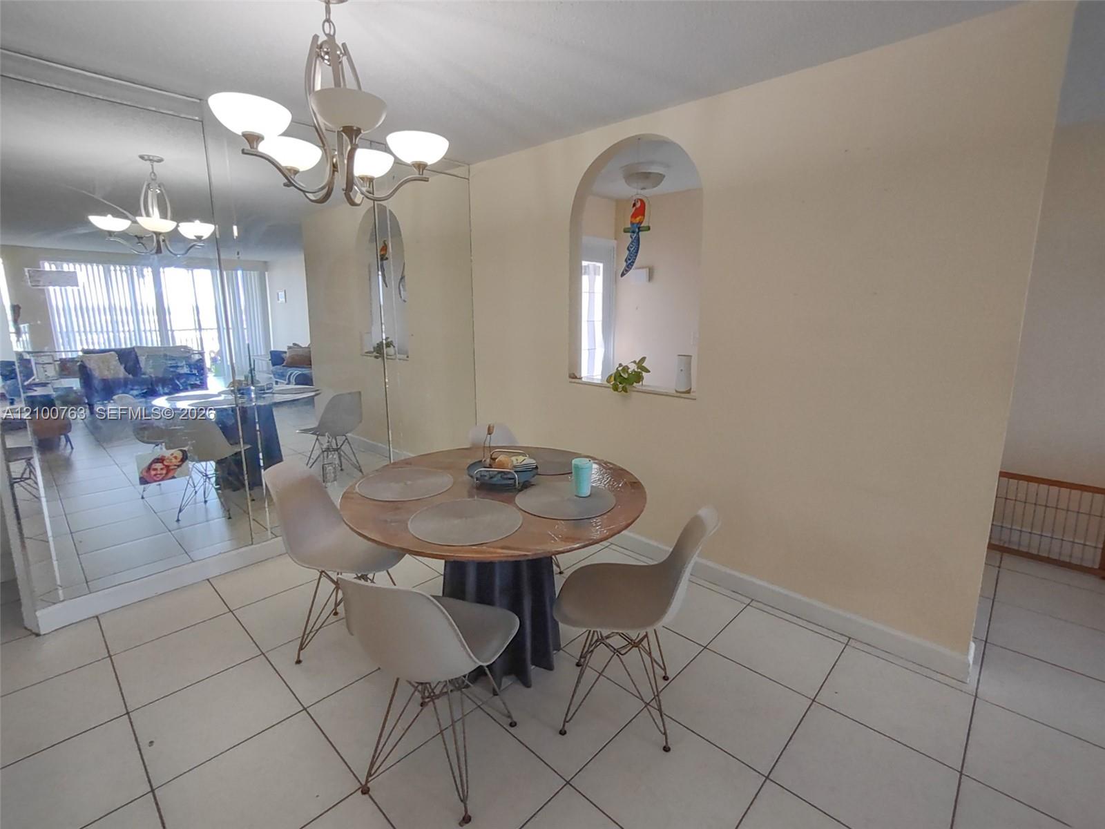 729-4 3 / 2 1633 sq. ft. $ 2026-10-05 0 foto