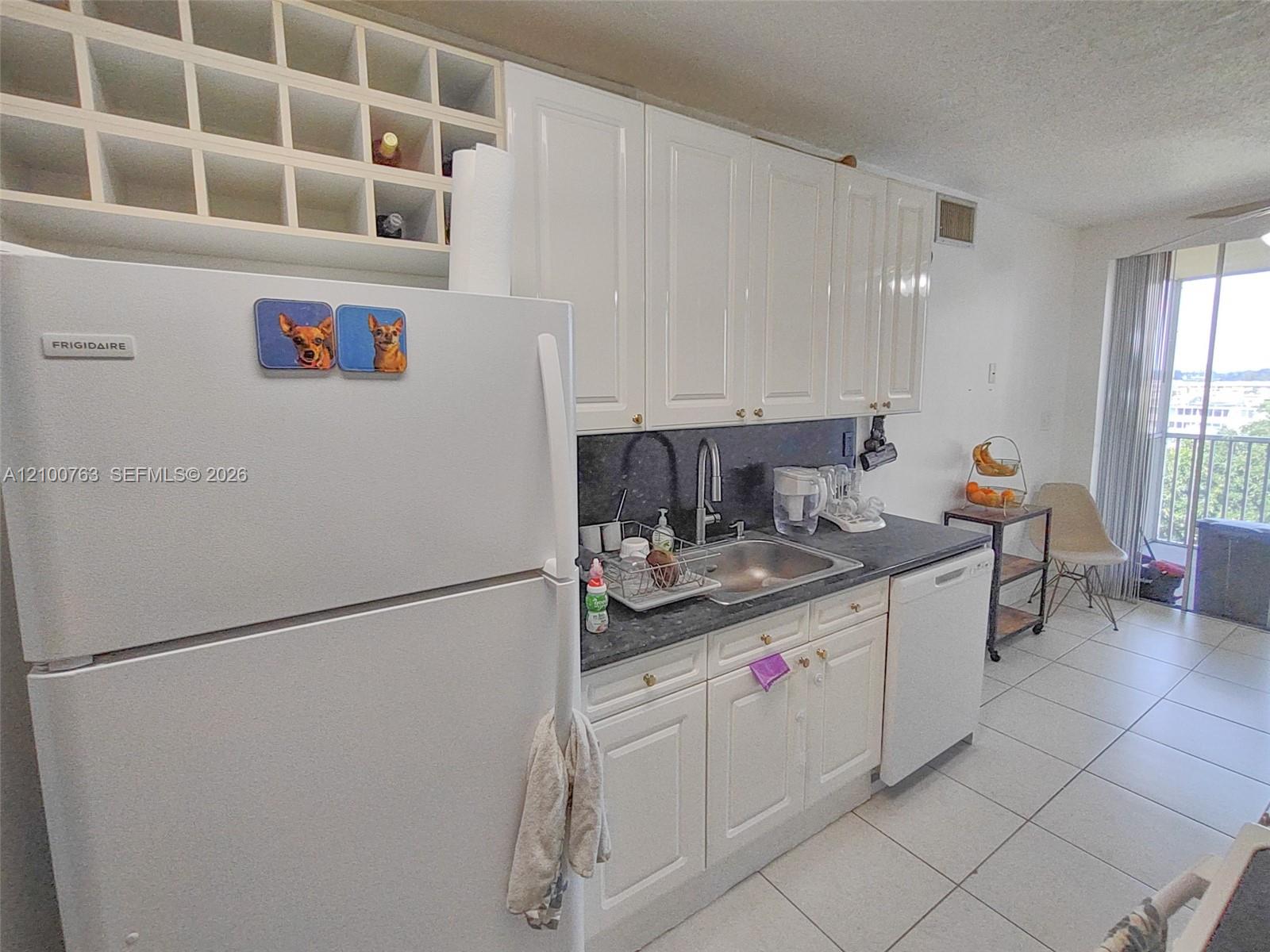 729-4 3 / 2 1633 sq. ft. $ 2026-10-05 0 foto