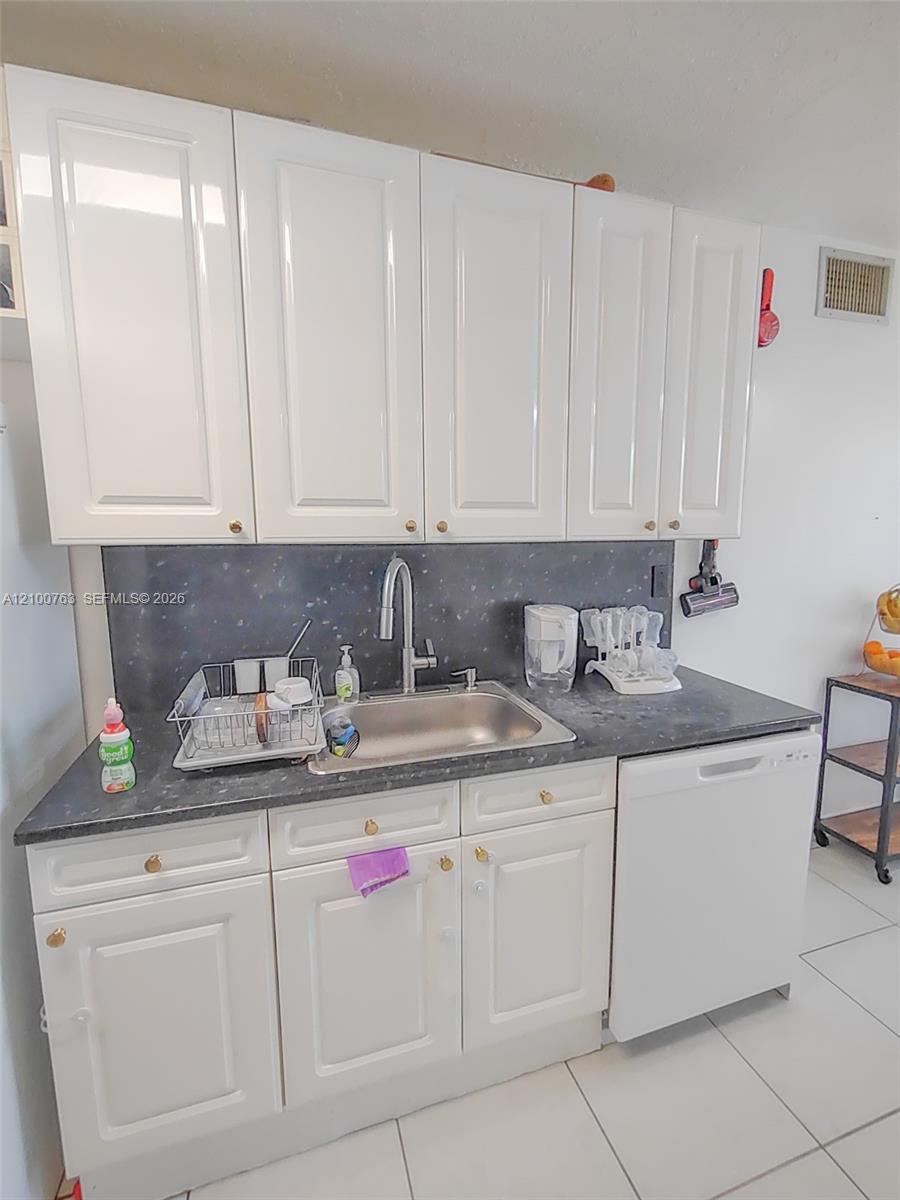 729-4 3 / 2 1633 sq. ft. $ 2026-10-05 0 foto