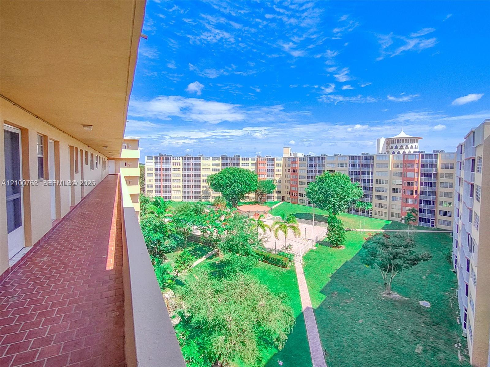 729-4 3 / 2 1633 sq. ft. $ 2026-10-05 0 foto