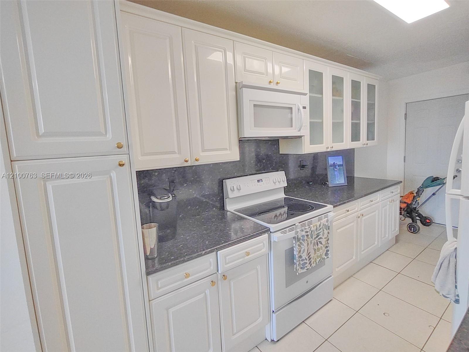 729-4 3 / 2 1633 sq. ft. $ 2026-10-05 0 foto