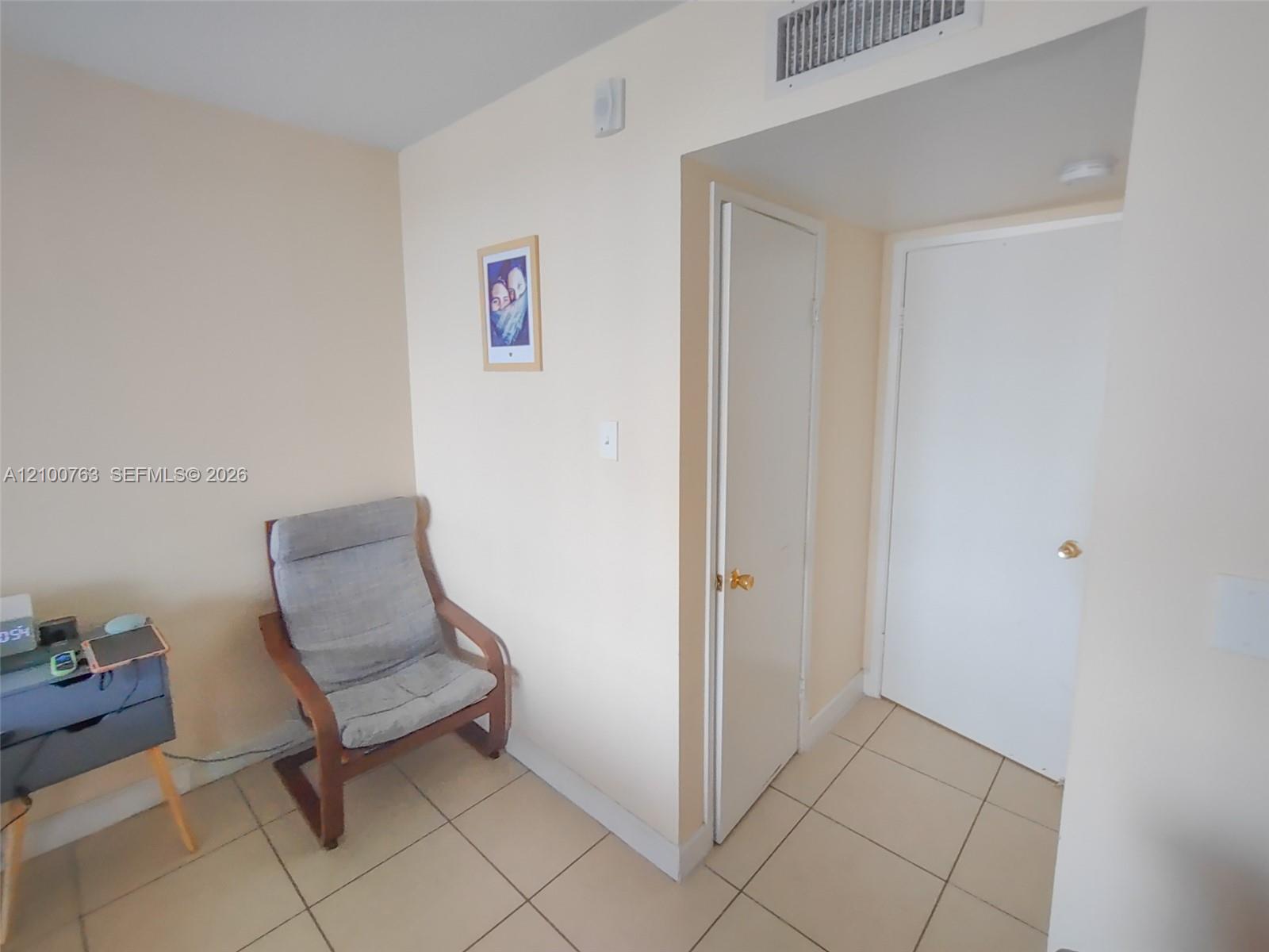 729-4 3 / 2 1633 sq. ft. $ 2026-10-05 0 foto