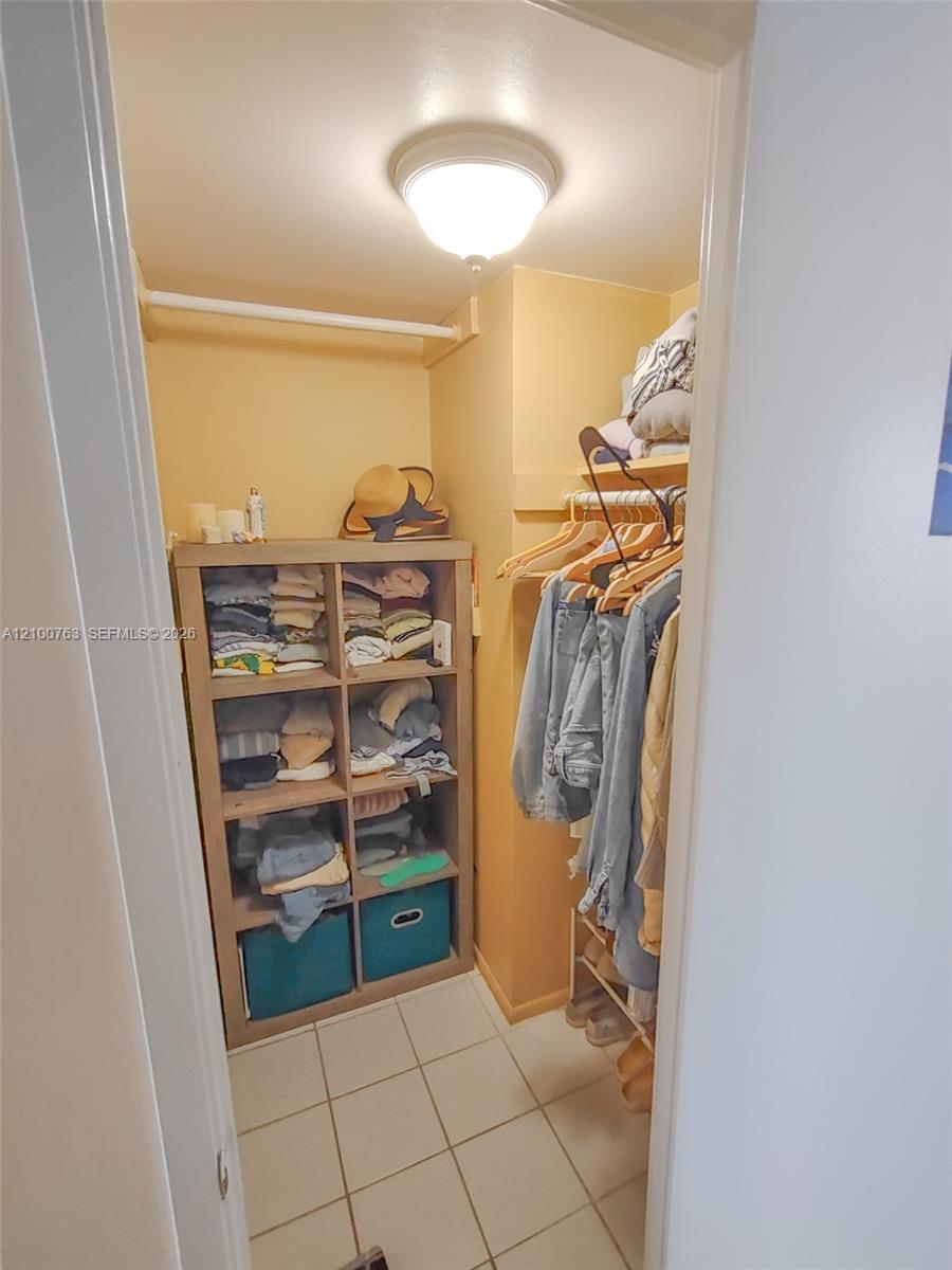 729-4 3 / 2 1633 sq. ft. $ 2026-10-05 0 foto