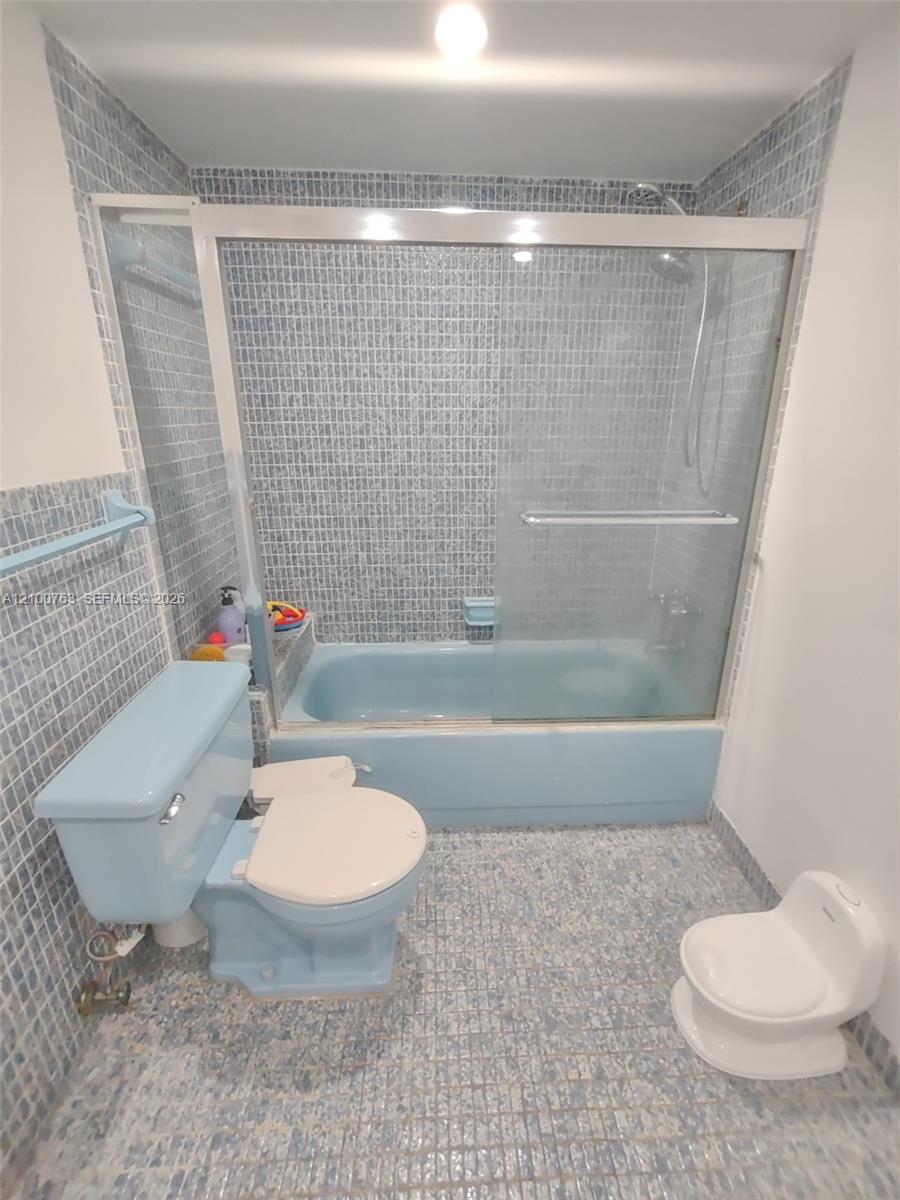 729-4 3 / 2 1633 sq. ft. $ 2026-10-05 0 foto