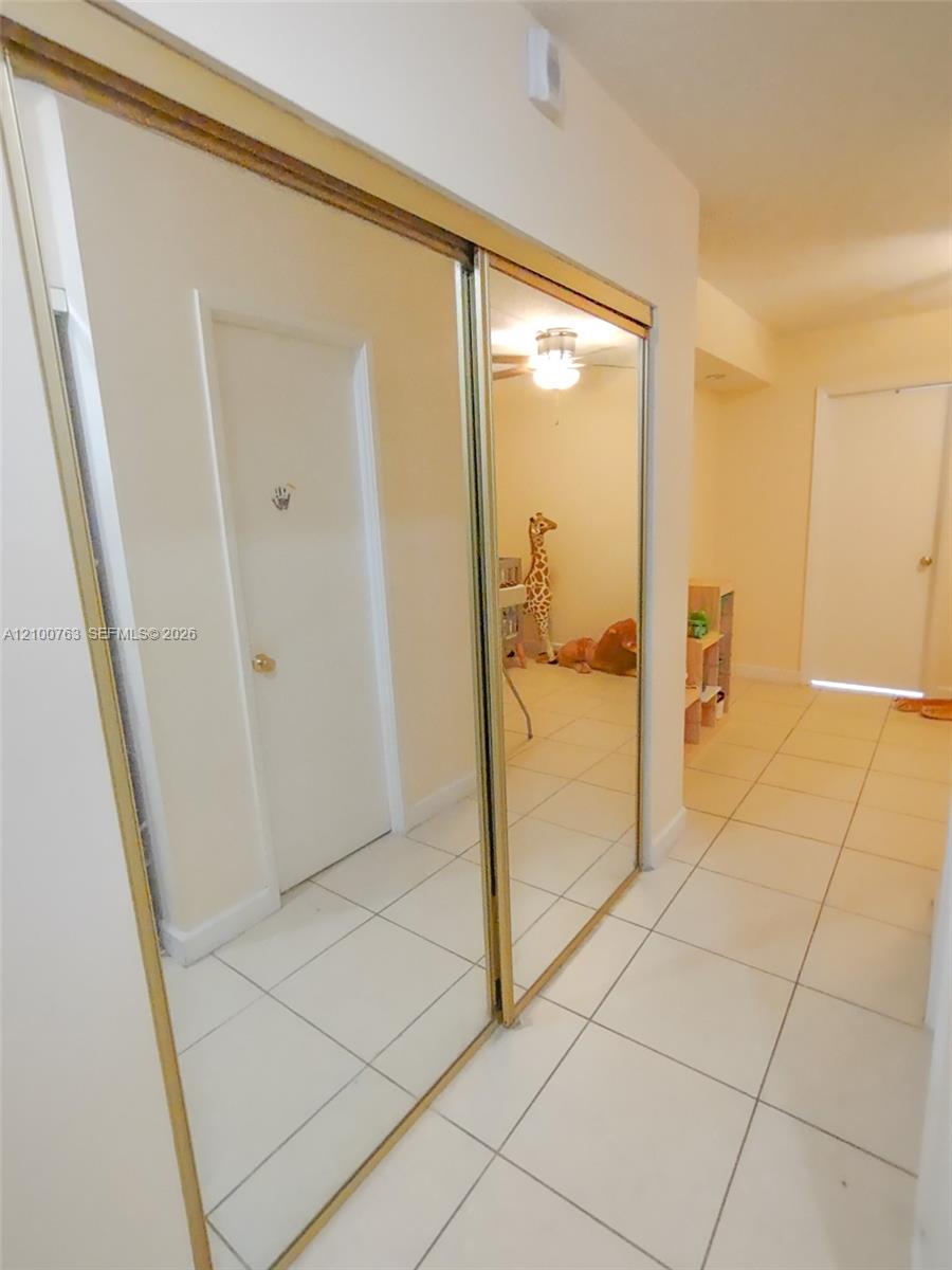 729-4 3 / 2 1633 sq. ft. $ 2026-10-05 0 foto