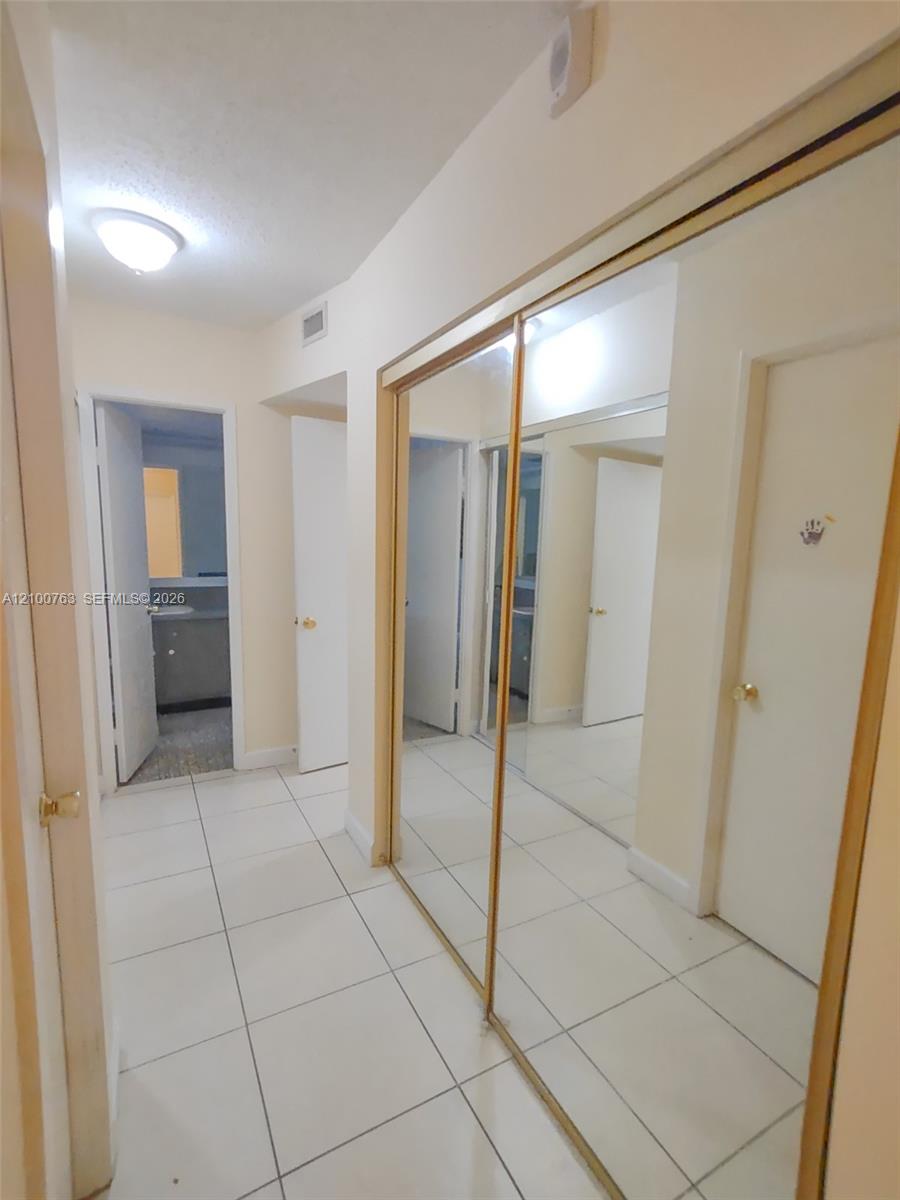 729-4 3 / 2 1633 sq. ft. $ 2026-10-05 0 foto