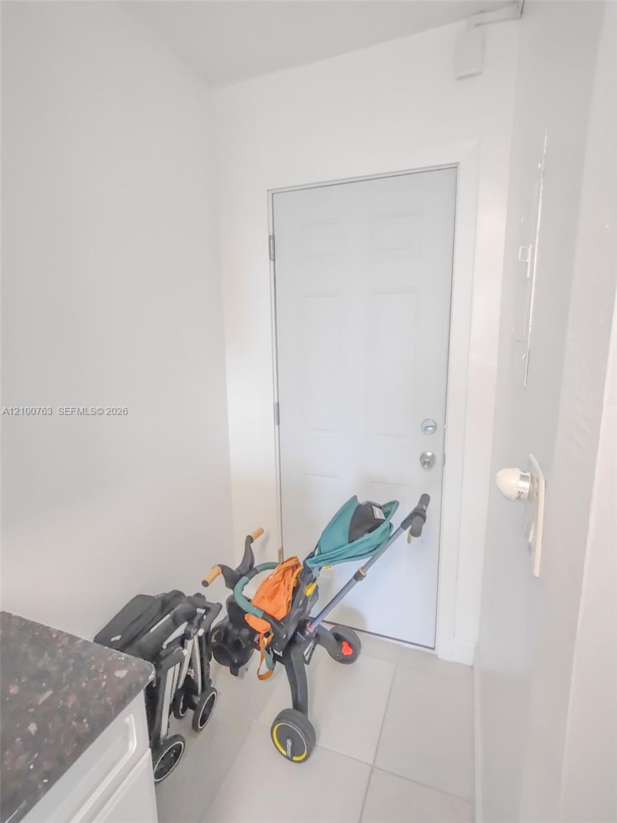 729-4 3 / 2 1633 sq. ft. $ 2026-10-05 0 foto