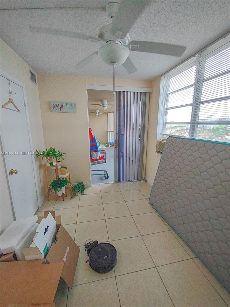 729-4 3 / 2 1633 sq. ft. $ 2026-10-05 0 foto