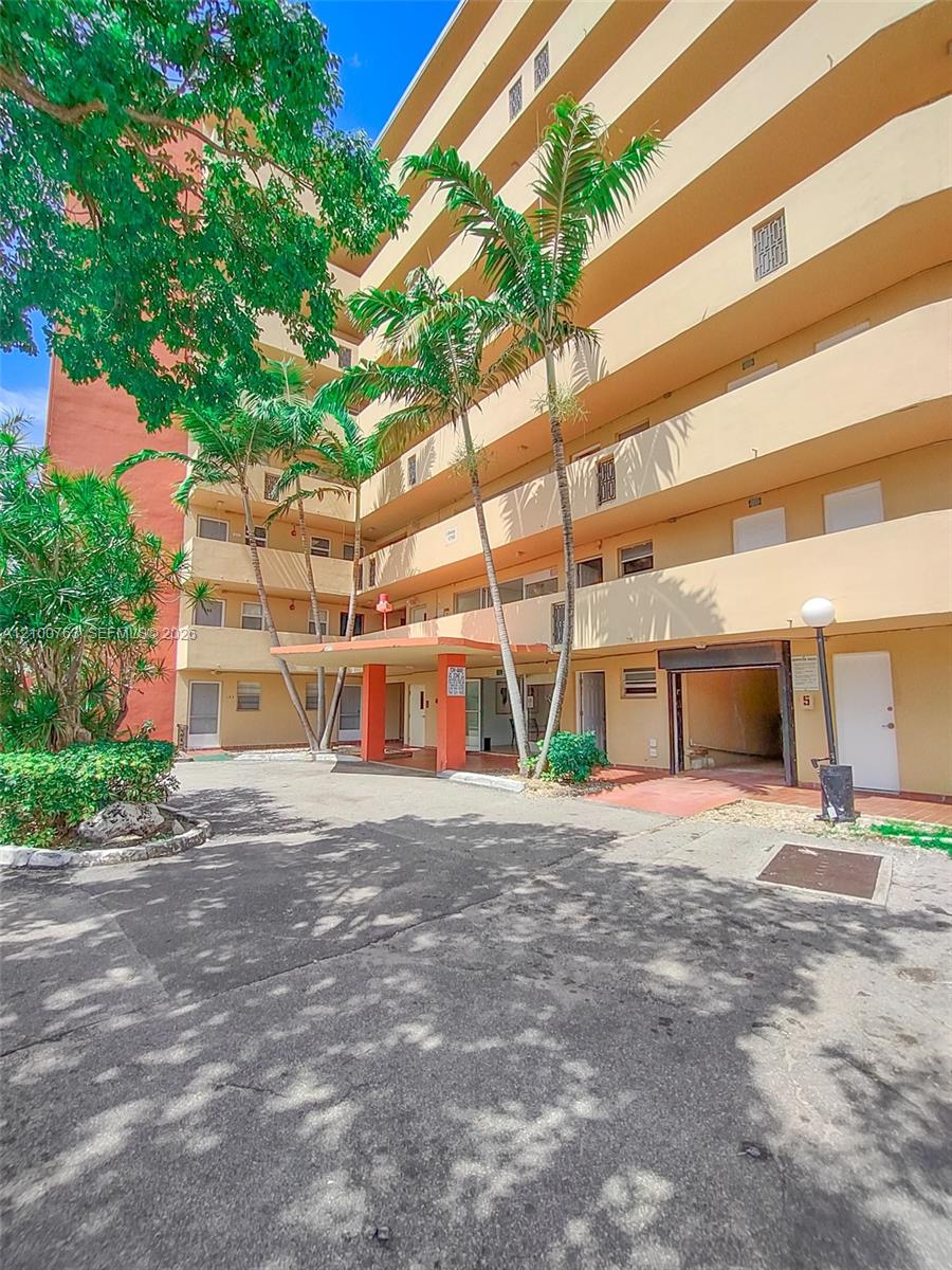 729-4 3 / 2 1633 sq. ft. $ 2026-10-05 0 foto