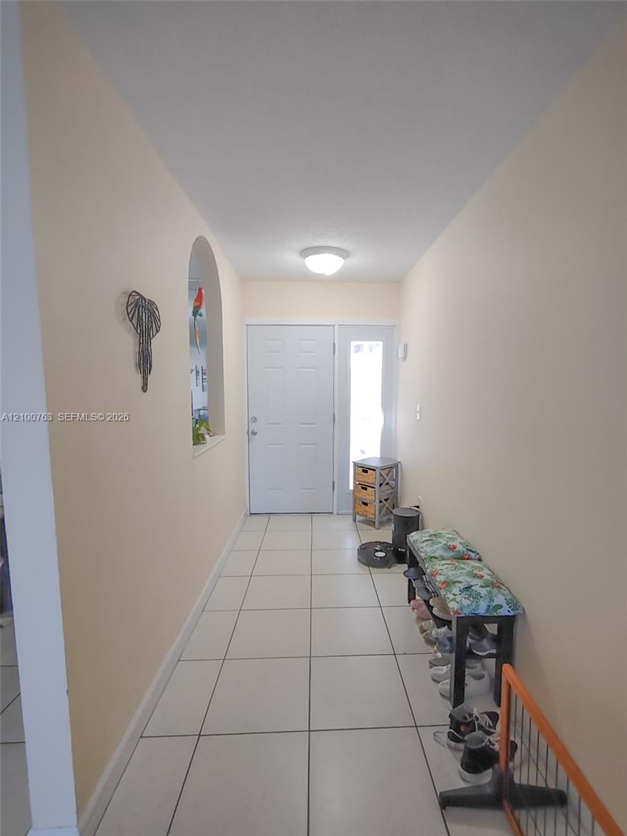 729-4 3 / 2 1633 sq. ft. $ 2026-10-05 0 foto