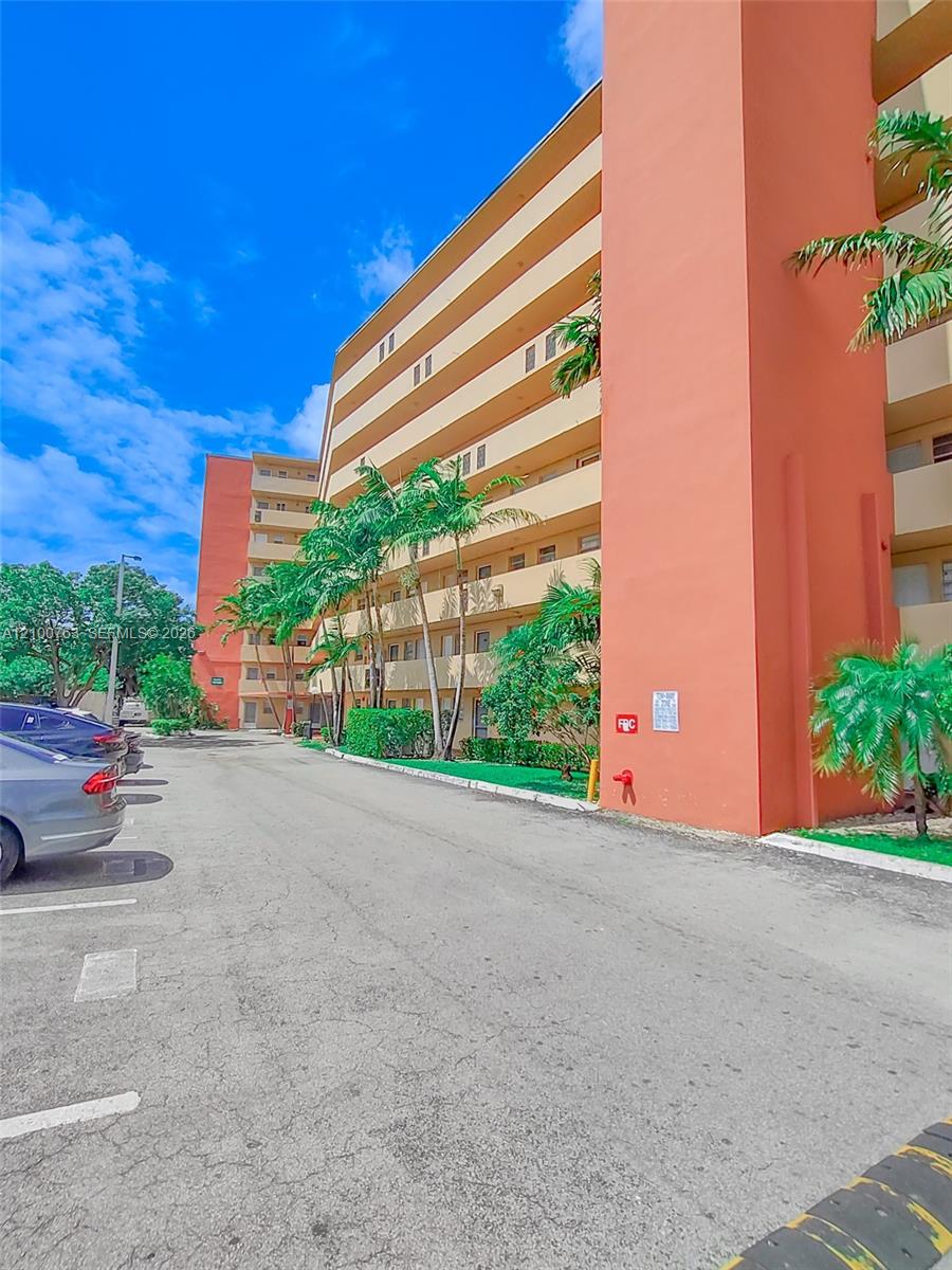 729-4 3 / 2 1633 sq. ft. $ 2026-10-05 0 foto