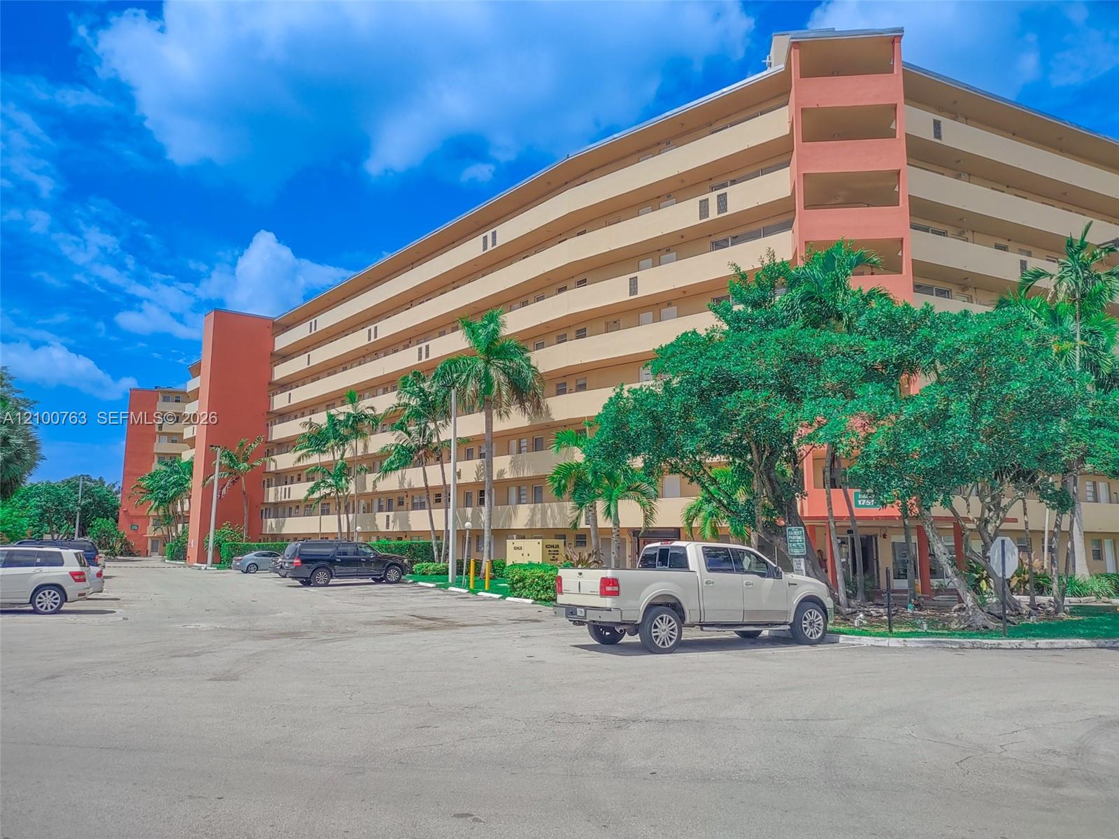 729-4 3 / 2 1633 sq. ft. $ 2026-10-05 0 foto