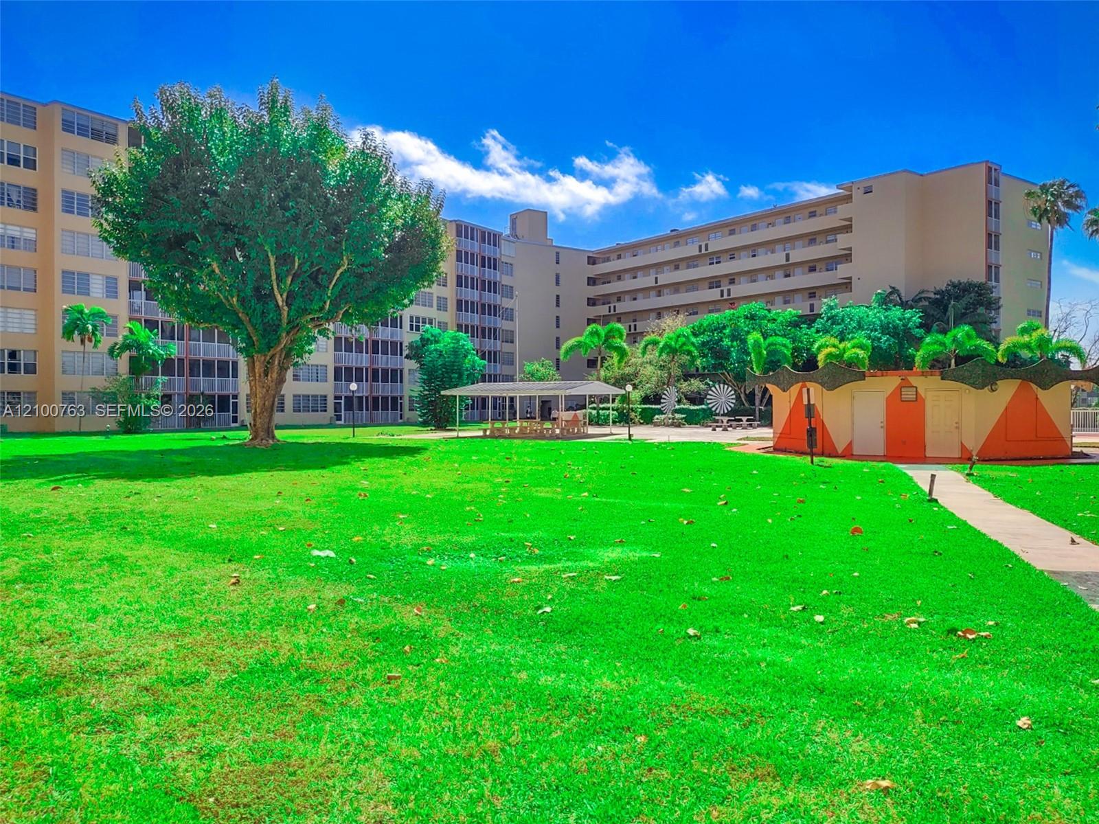 729-4 3 / 2 1633 sq. ft. $ 2026-10-05 0 foto